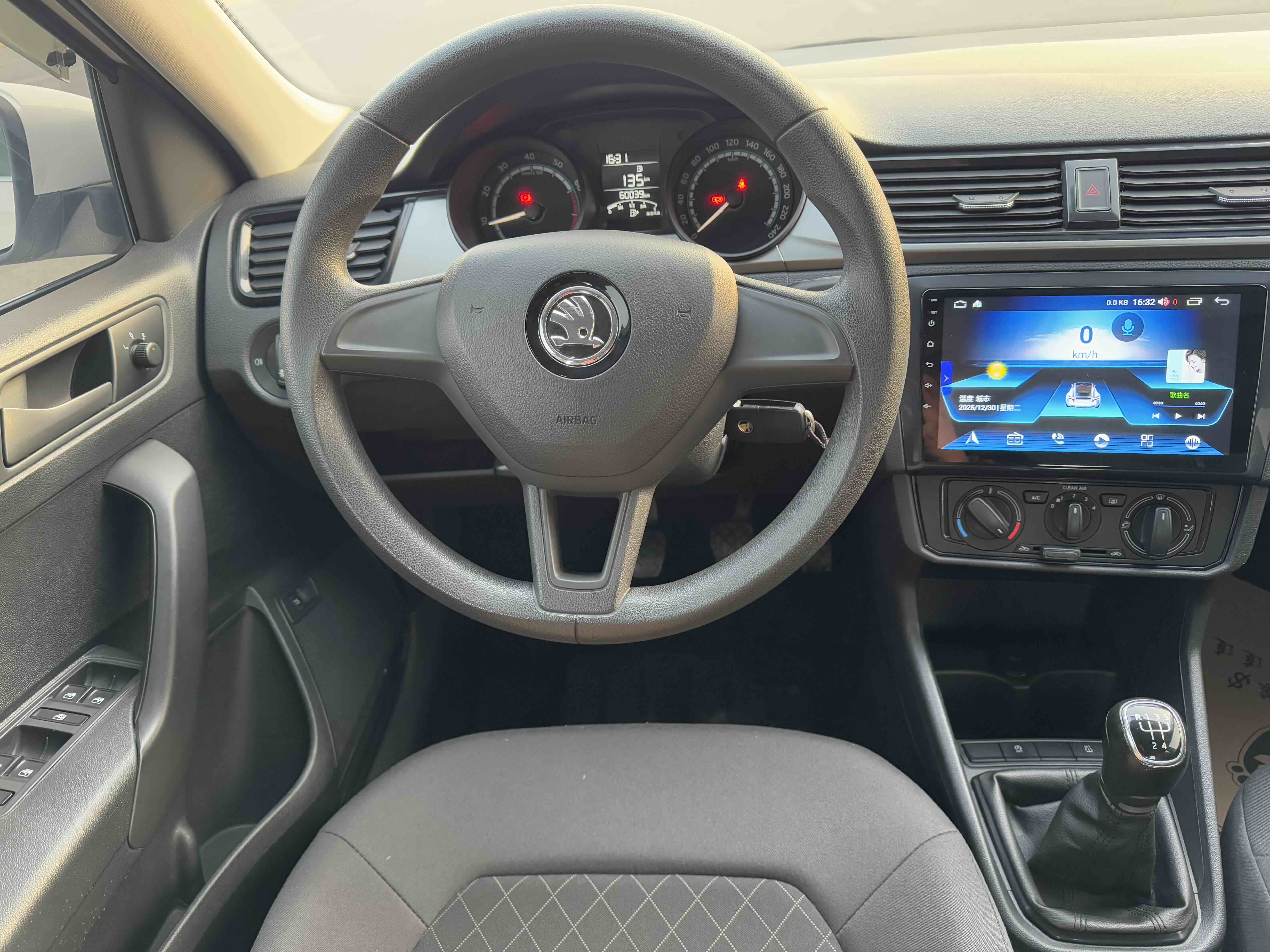 Skoda Rapid 2021 immagine di auto #9