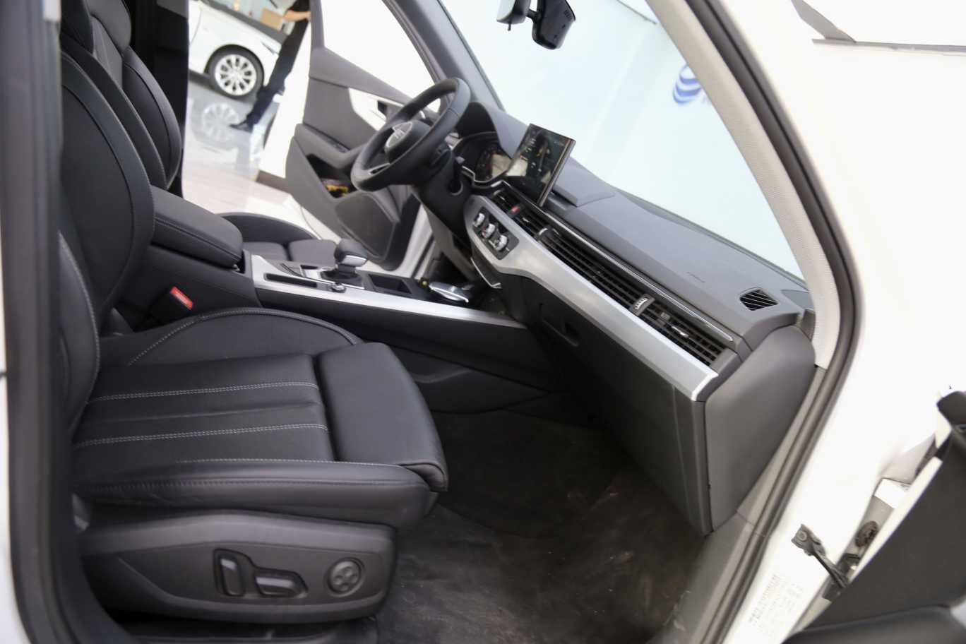 Audi 2021 car image #9
