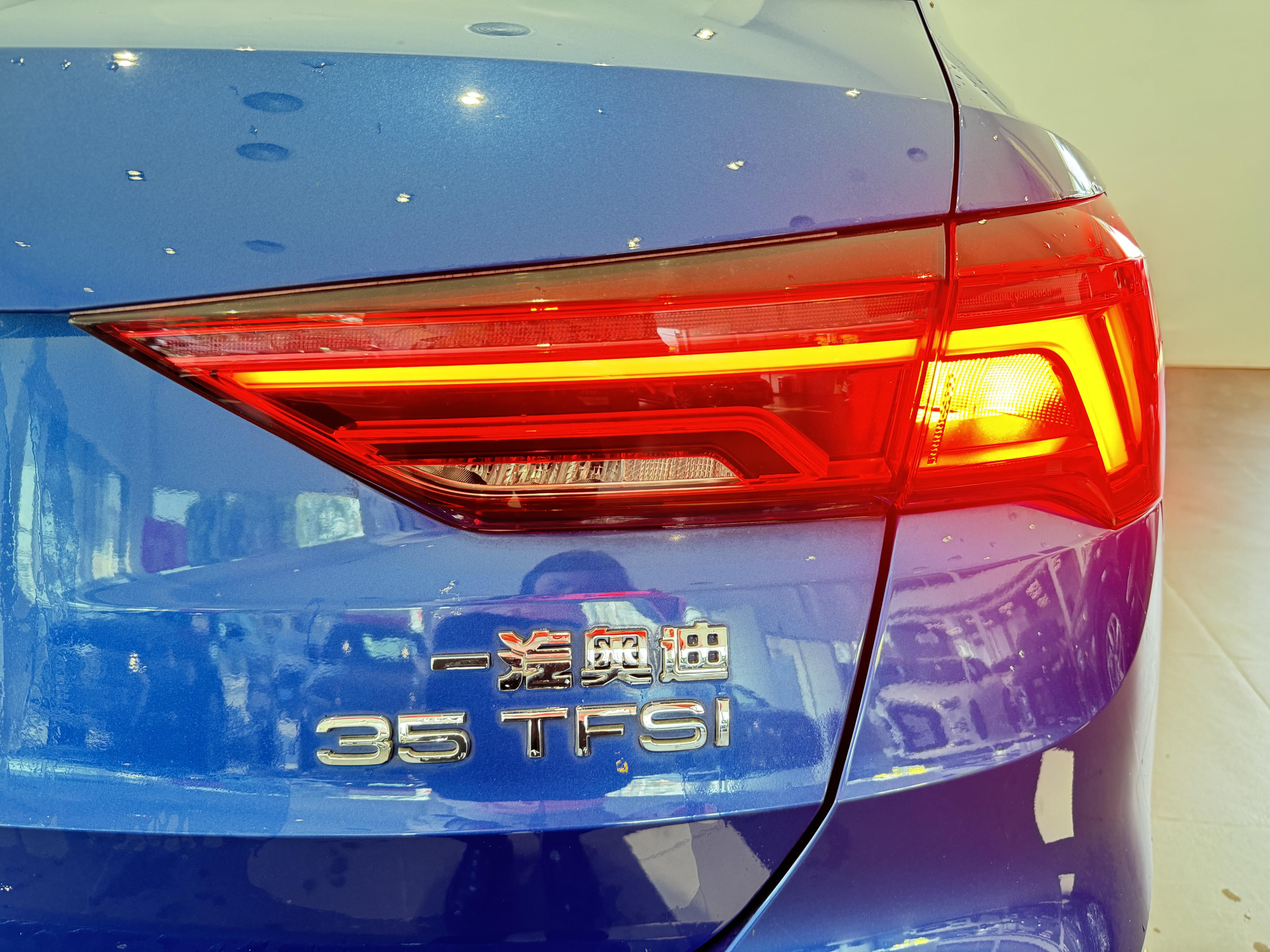 Audi Q3 2020 car image #9