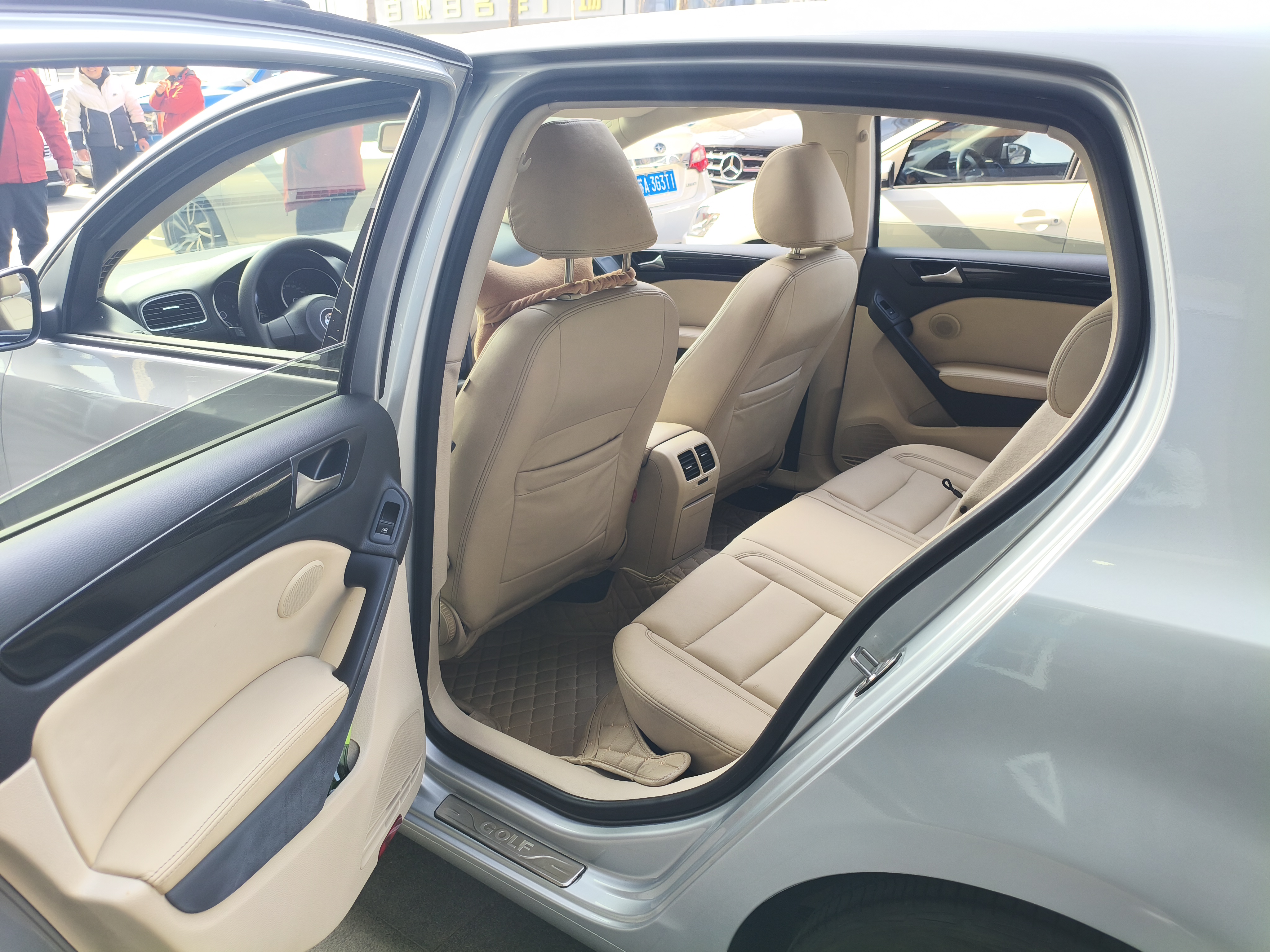 Volkswagen Golf 2010 изображение автомобиля #9