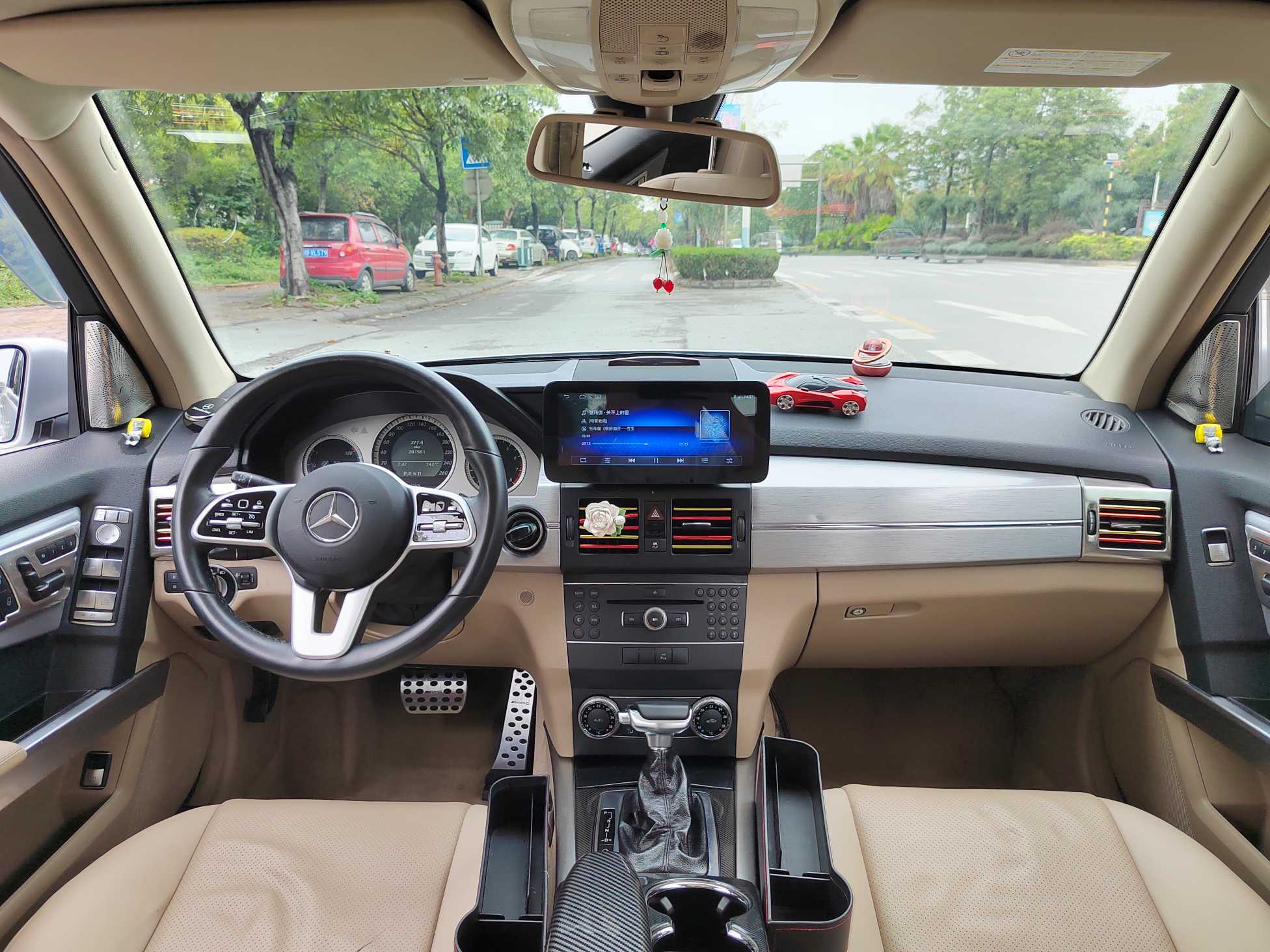 Mercedes-Benz GLK Class (Imported) 2011 immagine di auto #9