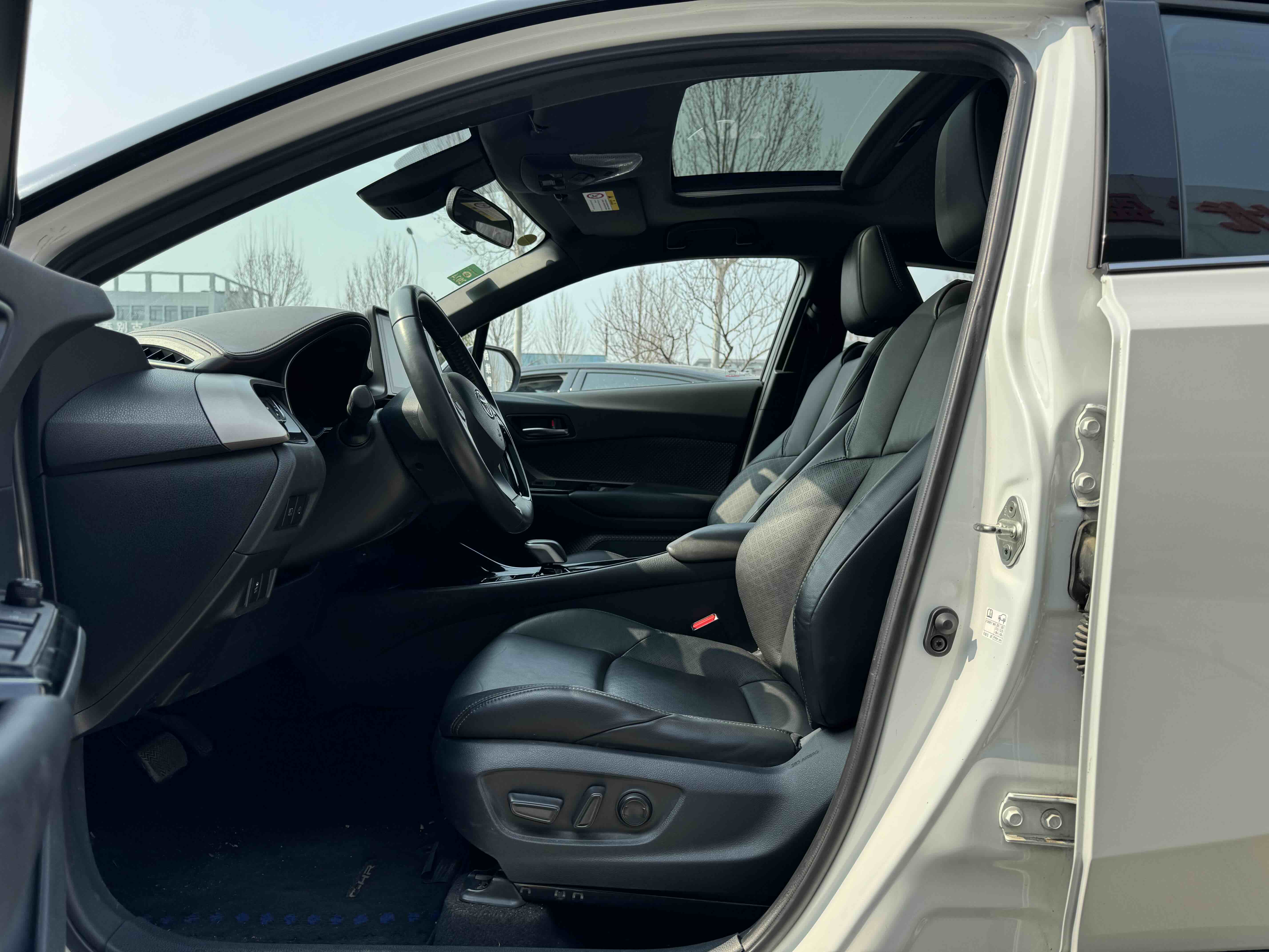 Toyota C-HR EV 2020 car image #9