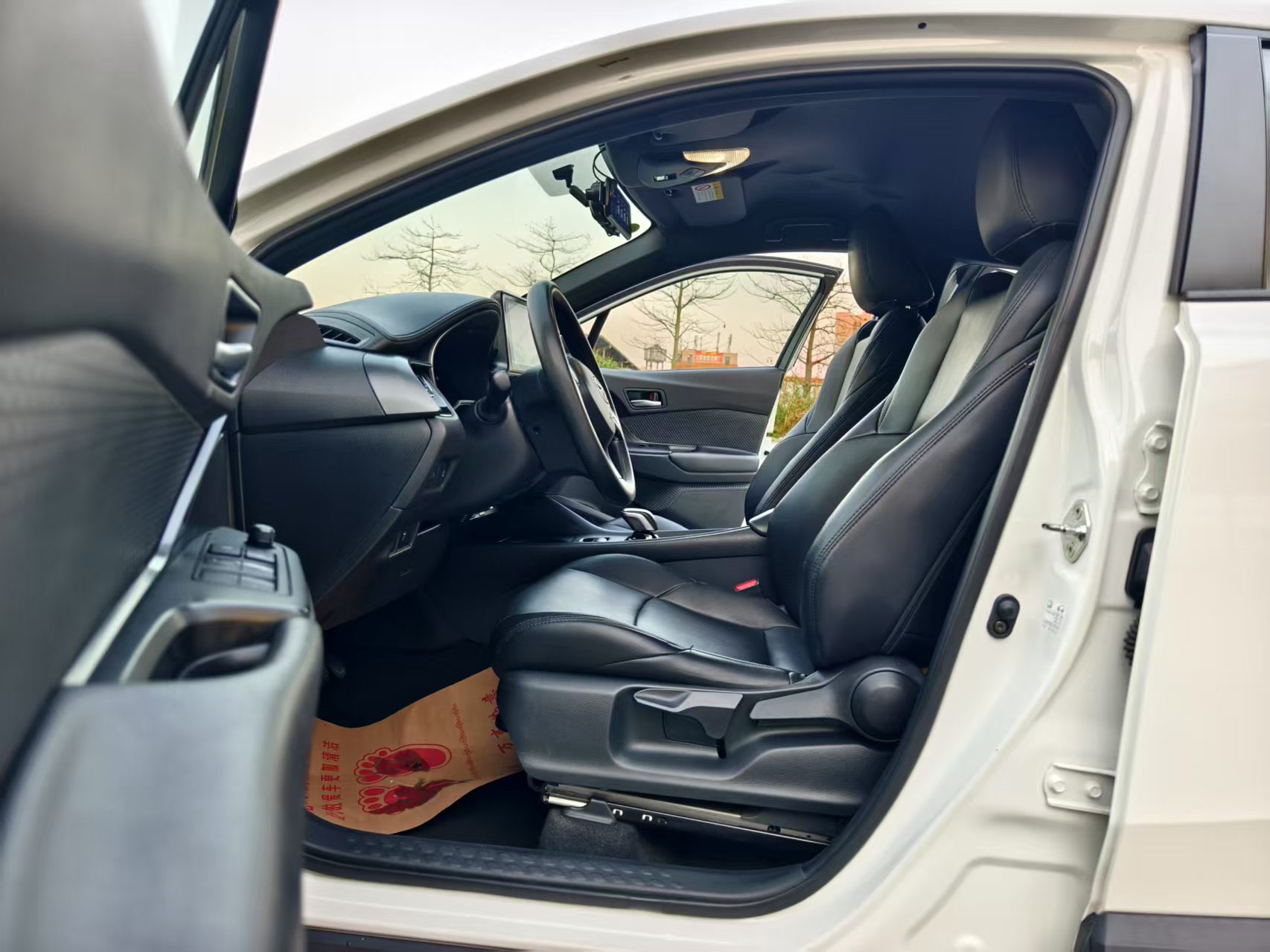 Toyota C-HR EV 2021 immagine di auto #9