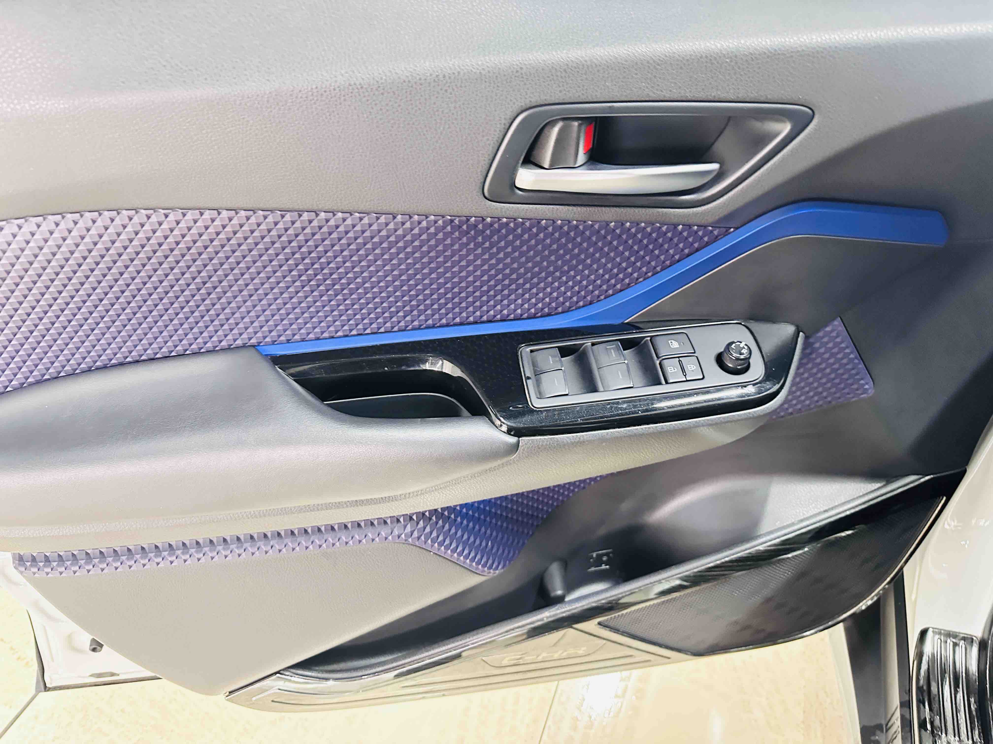 Toyota C-HR EV 2021 immagine di auto #9