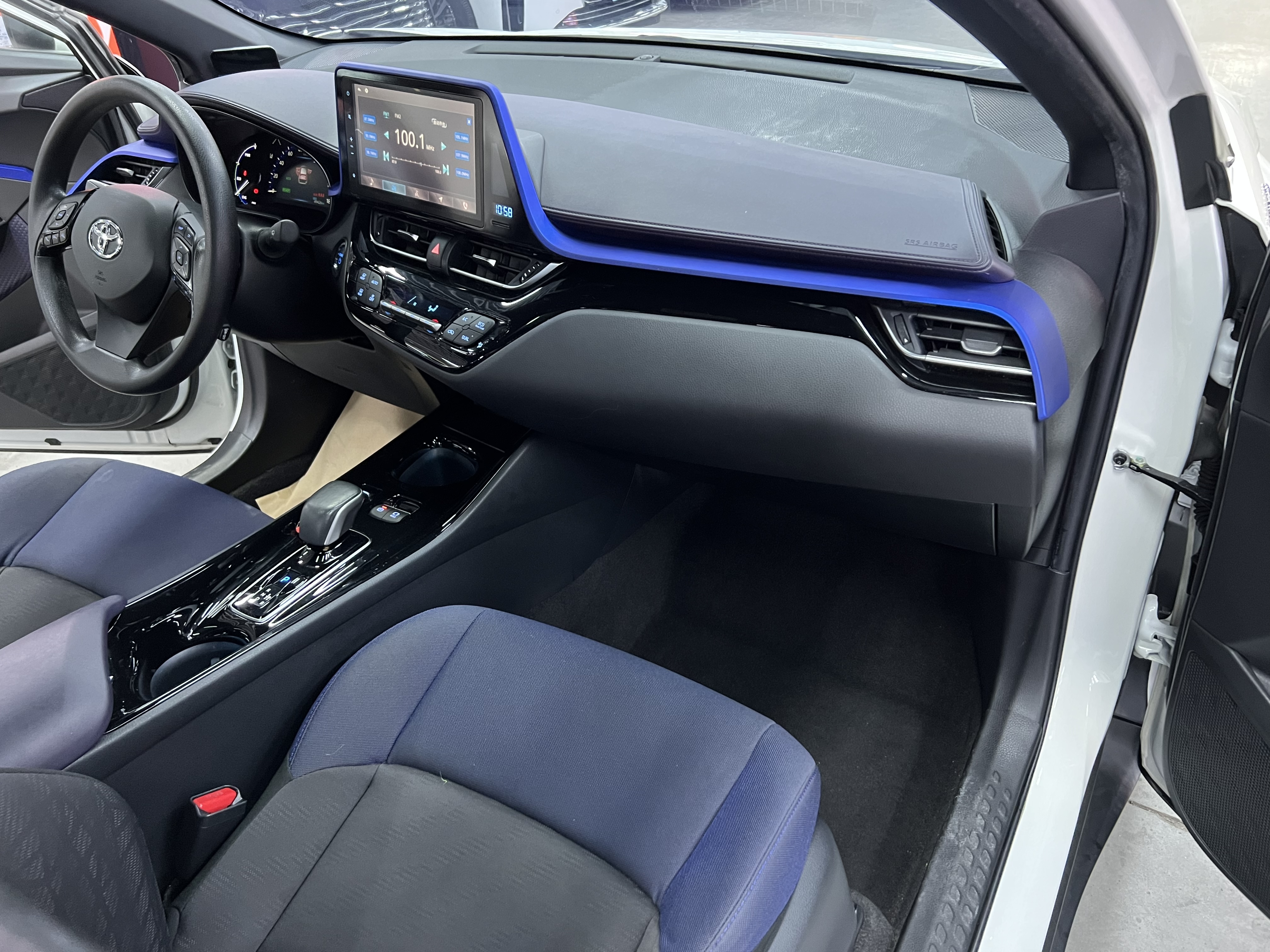 Toyota C-HR EV 2021 immagine di auto #9