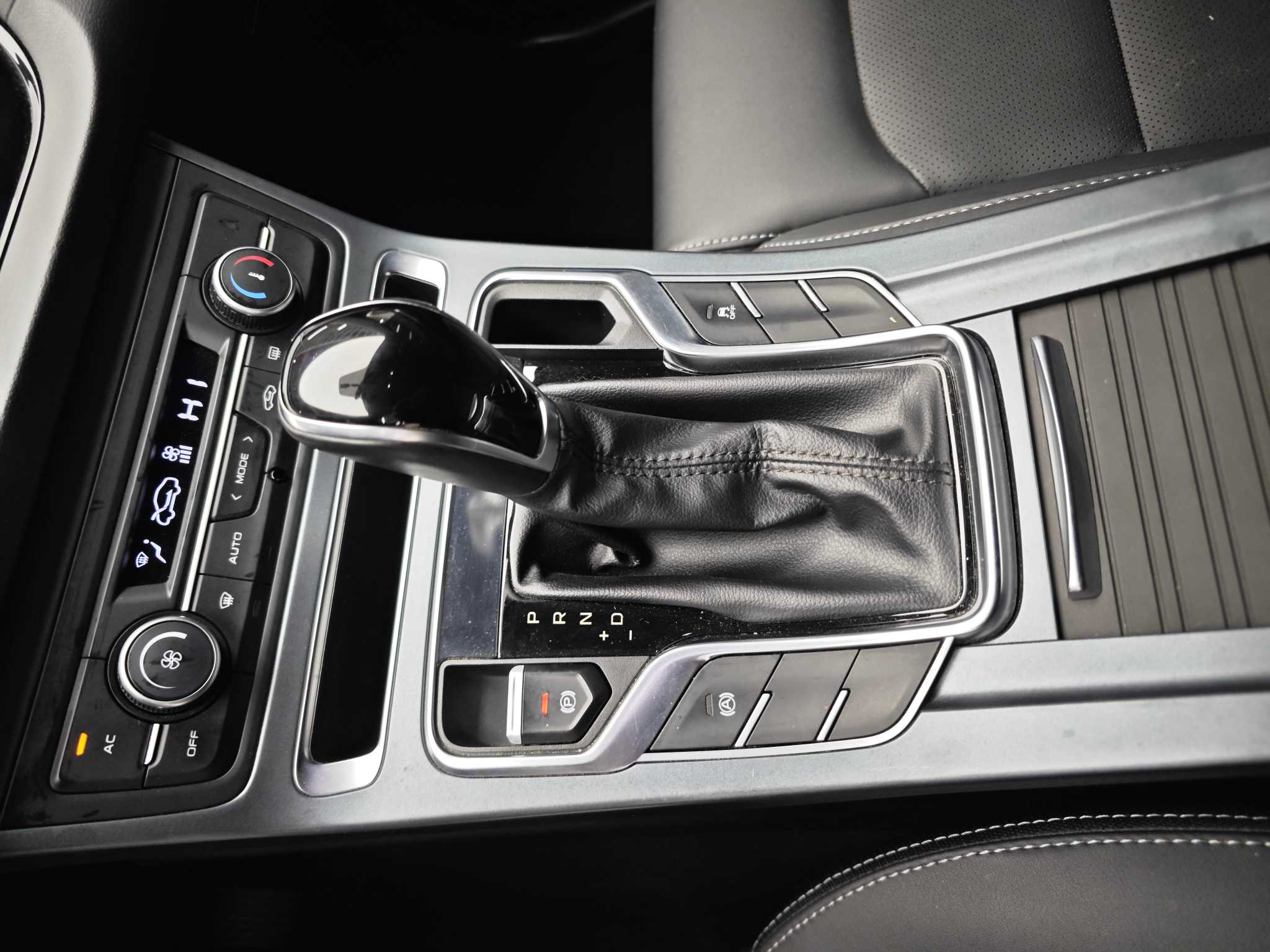 Emgrand 2020 car image #9