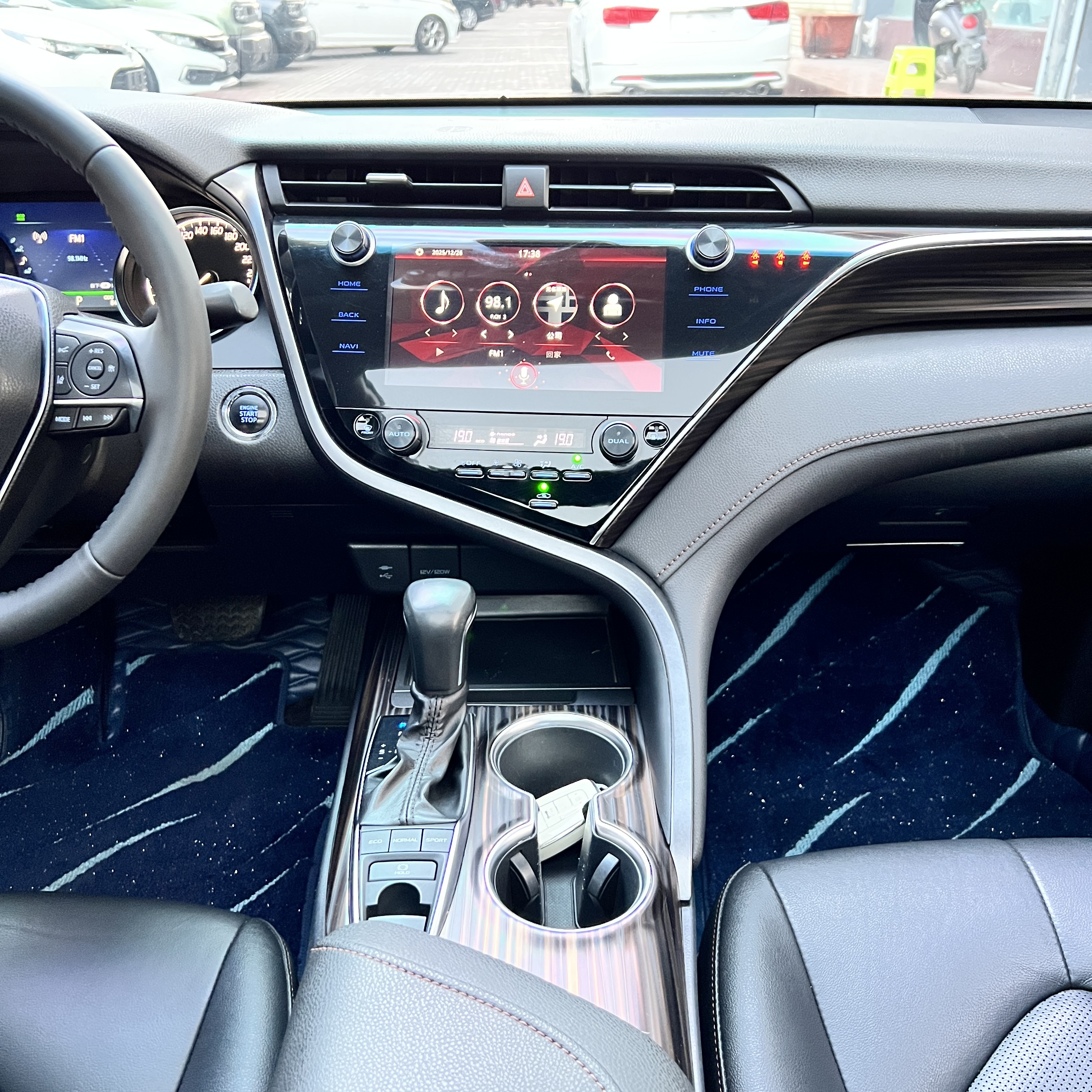 Toyota Camry 2021 immagine di auto #9