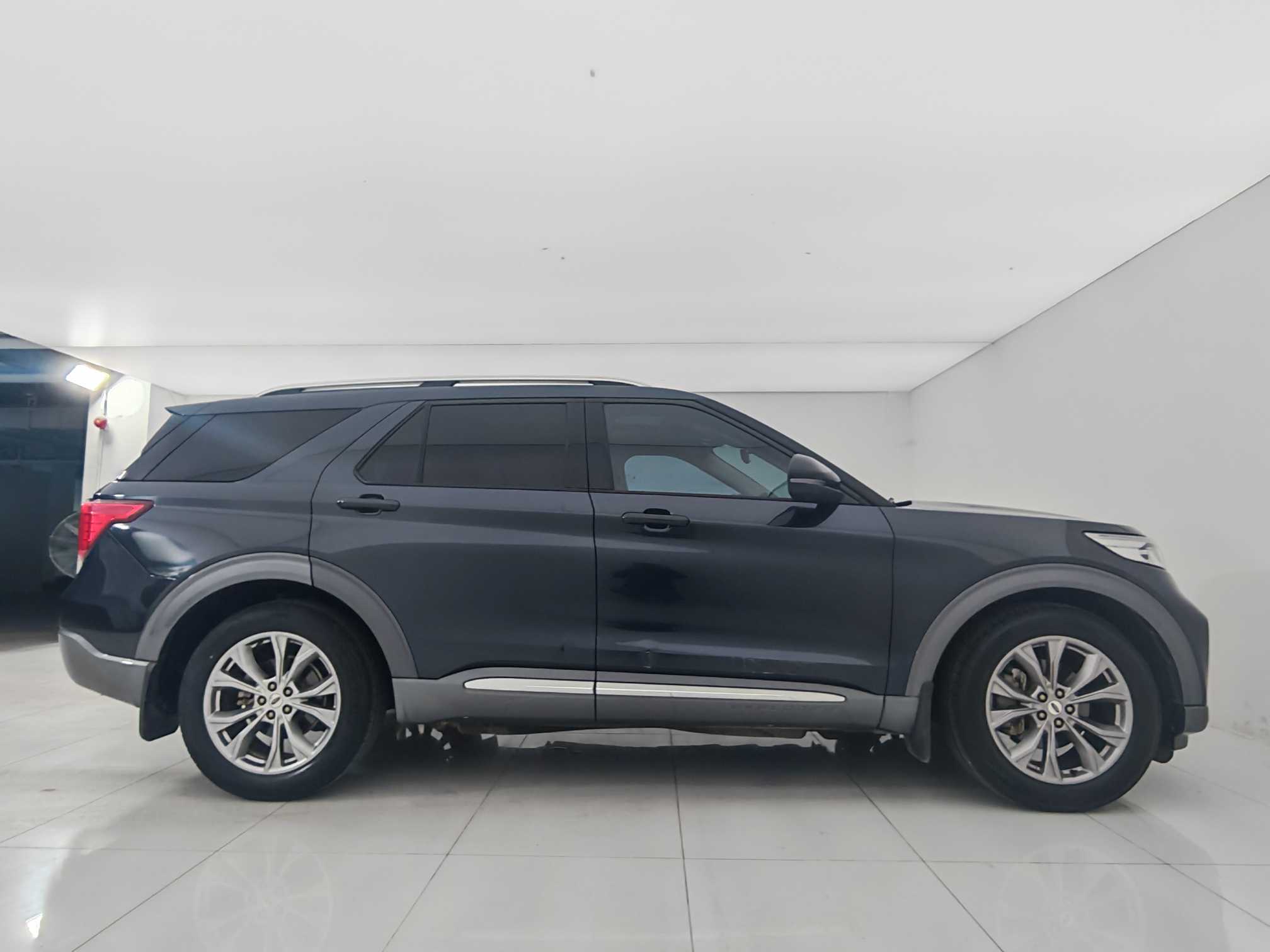 Ford Explorer 2022 car image #9