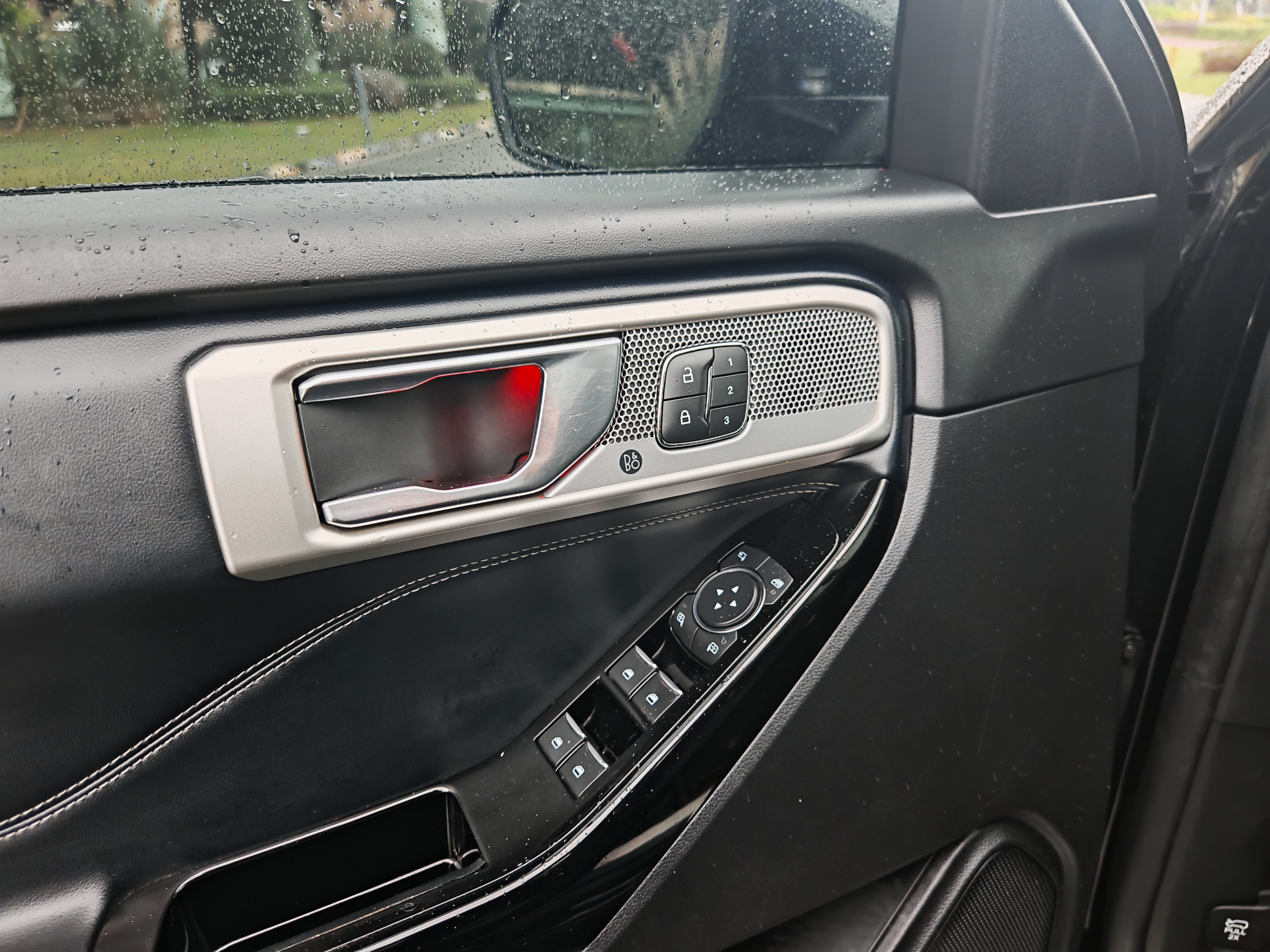 Ford Explorer 2021 car image #9