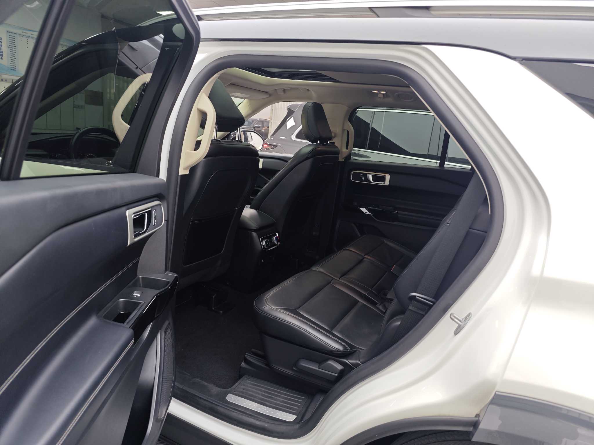 Ford Explorer 2020 #9 Ford Explorer 2020 car image #9