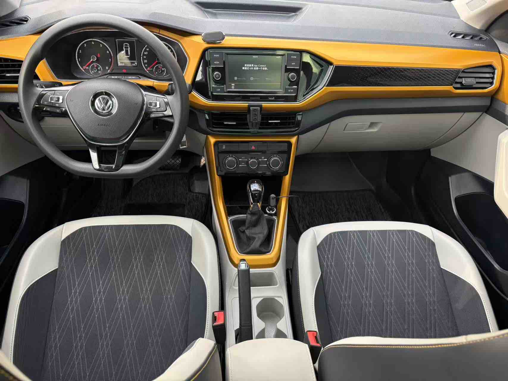 Volkswagen T-Cross 2019 #9 Volkswagen T-Cross 2019 car image #9