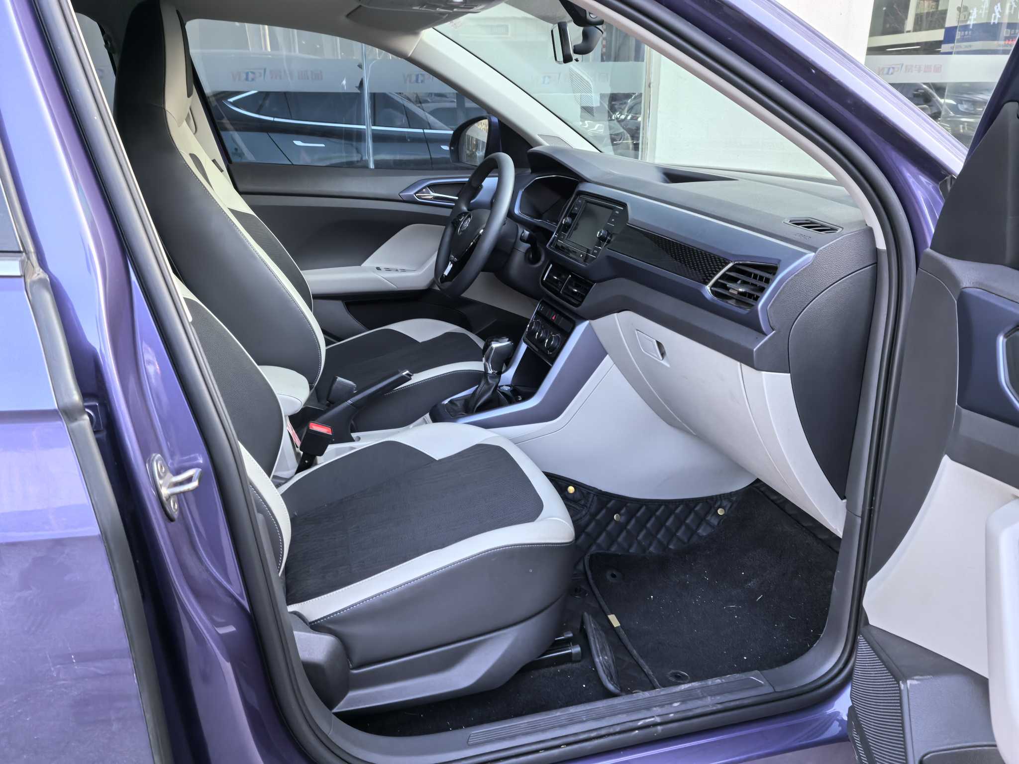 Volkswagen 2020 car image #9