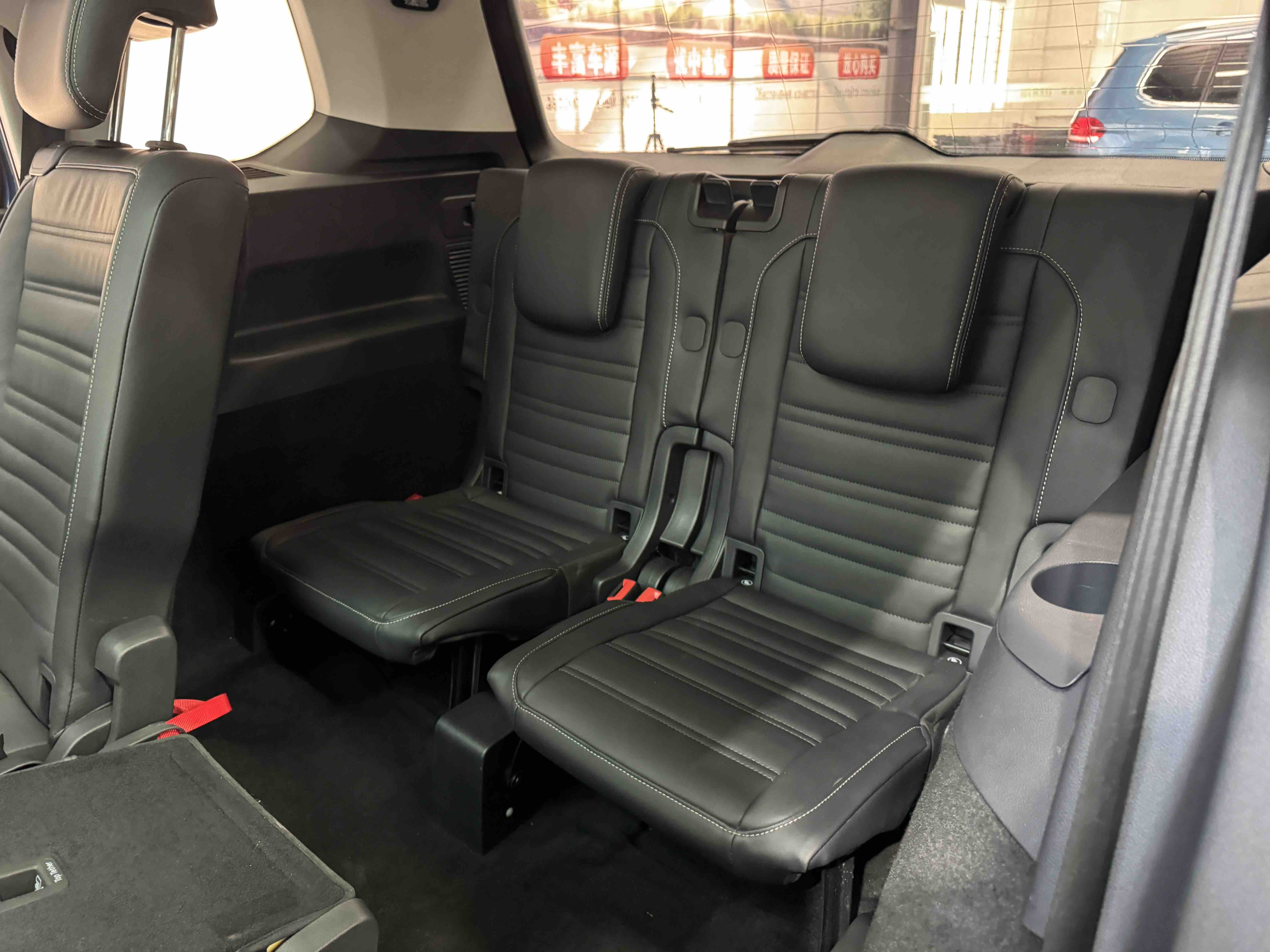 Volkswagen Touran 2021 car image #9