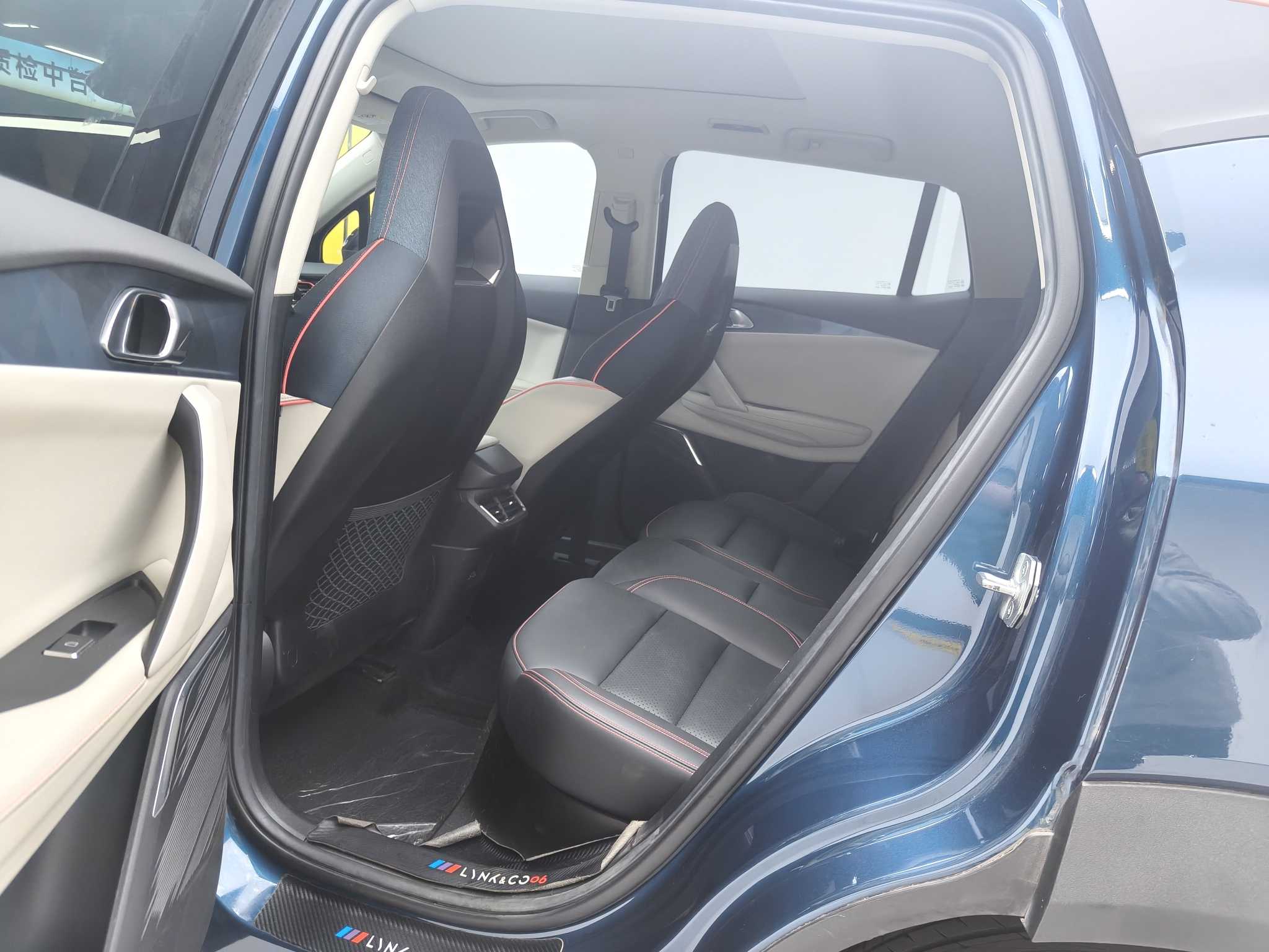 Lynk & Co 06 2021 car image #9
