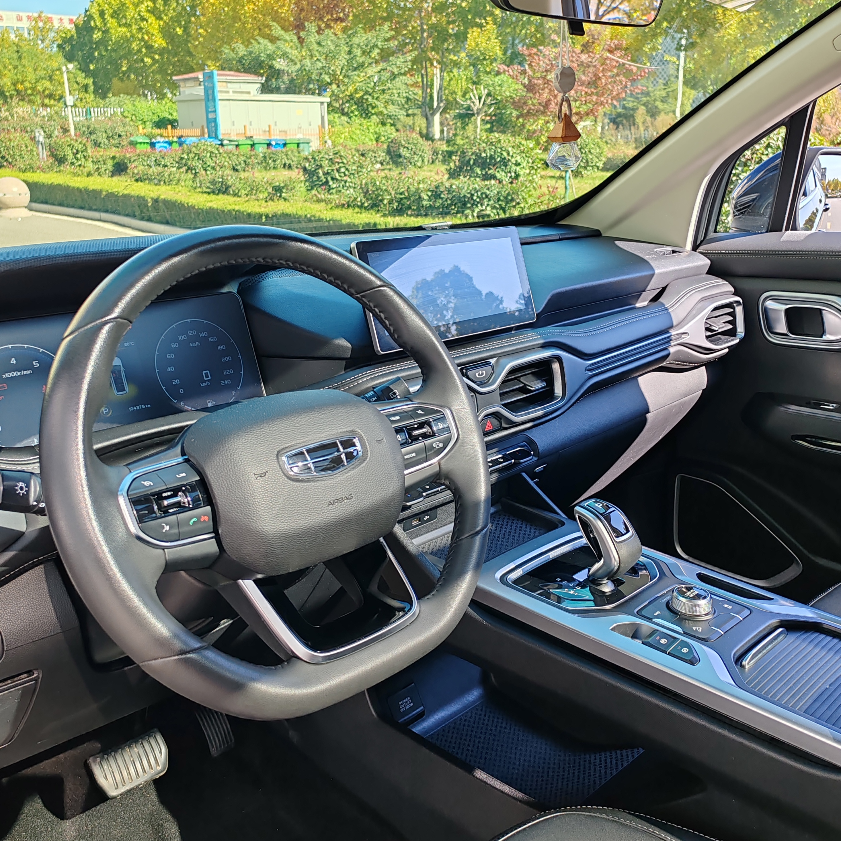 GEELY Okavango 2021 car image #9