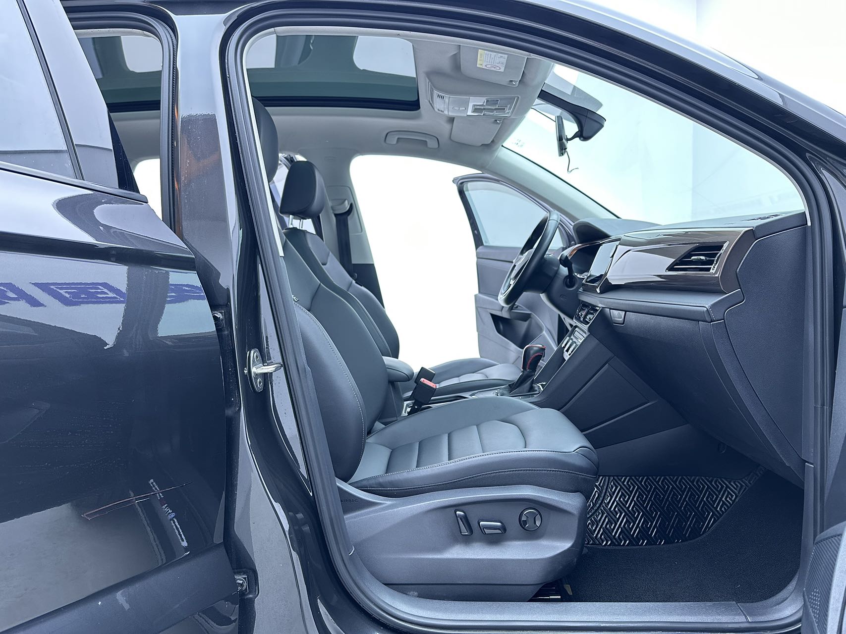 Volkswagen Tharu 2022 car image #9