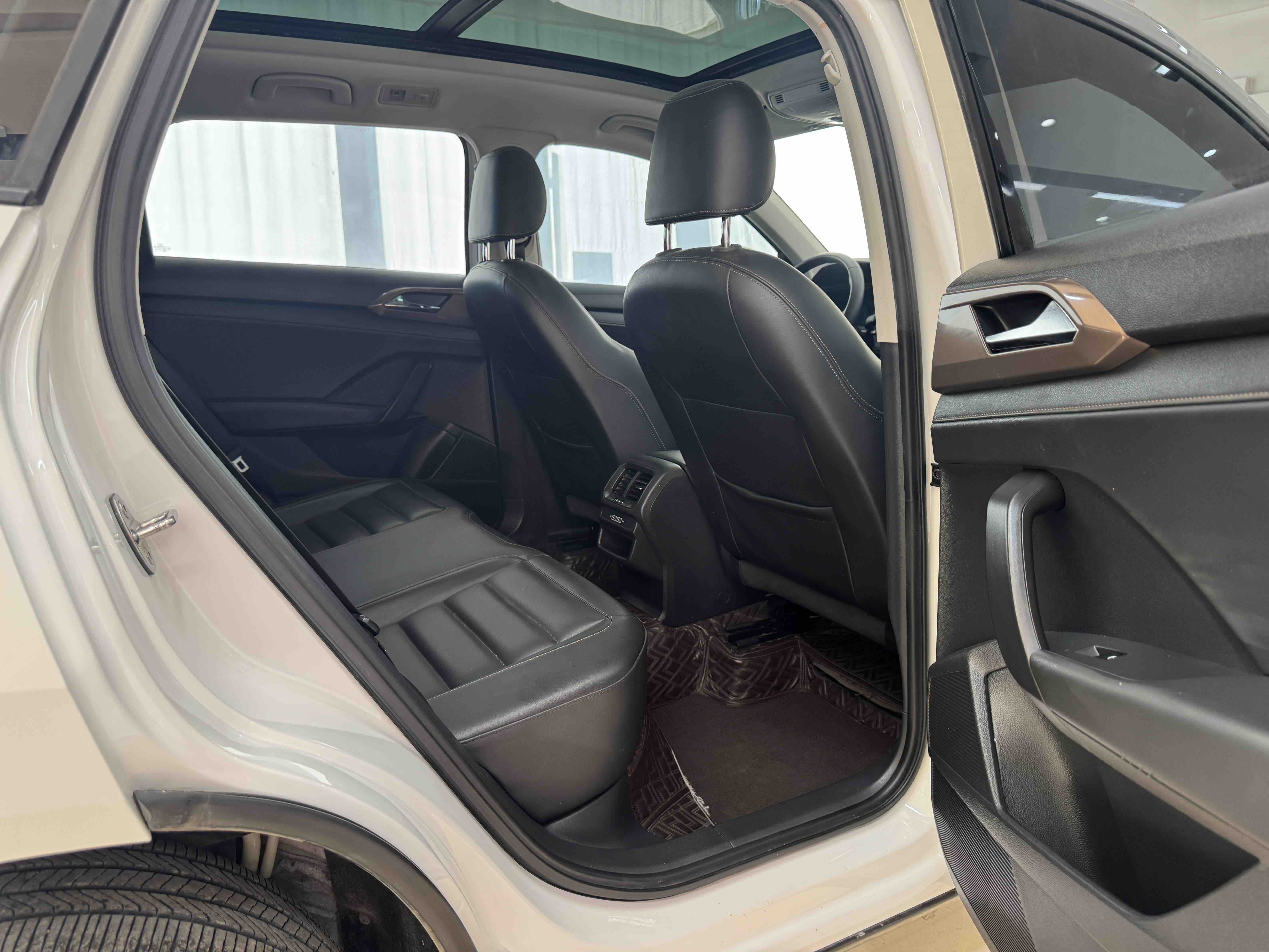 Volkswagen Tharu 2021 car image #9