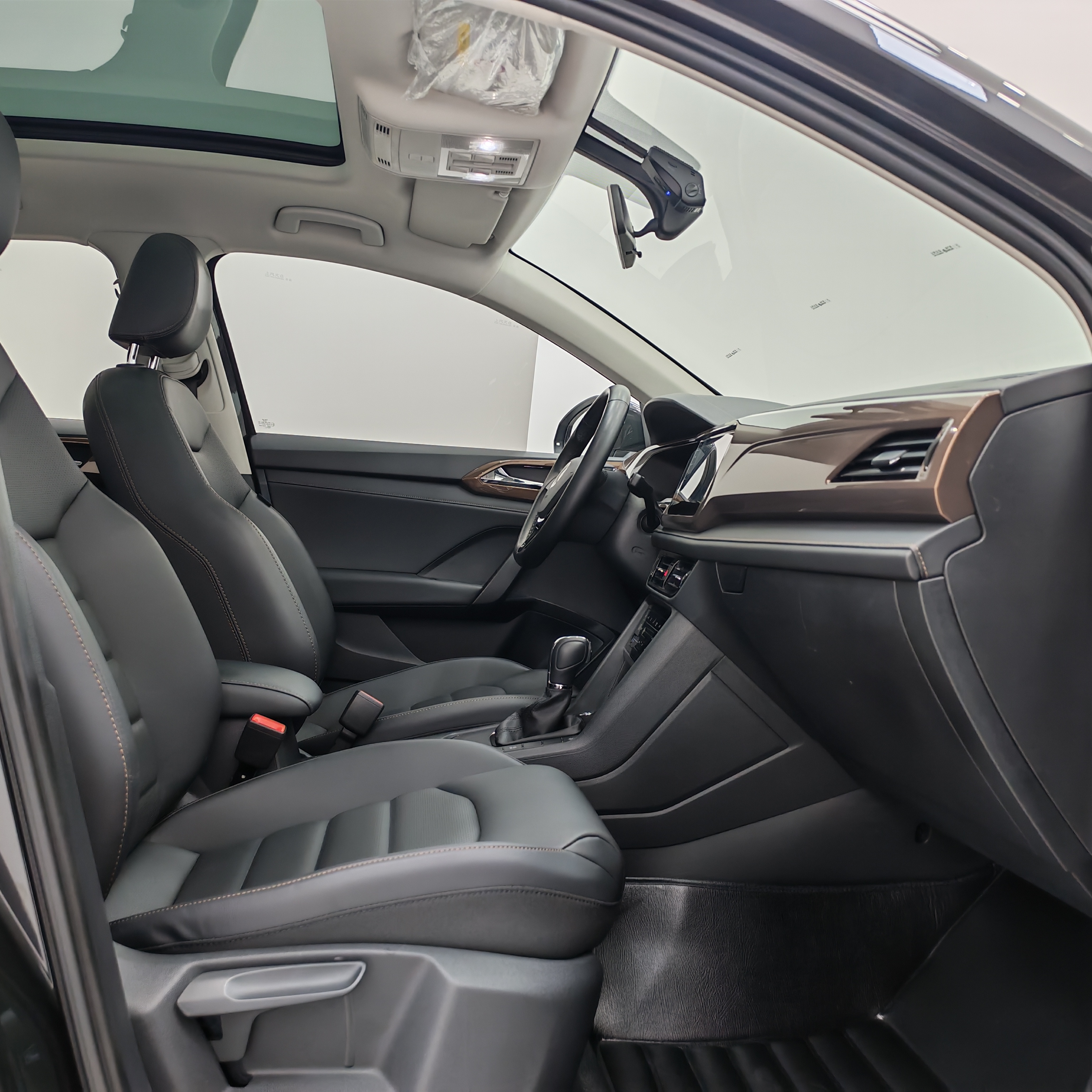 Volkswagen Tharu 2022 car image #9