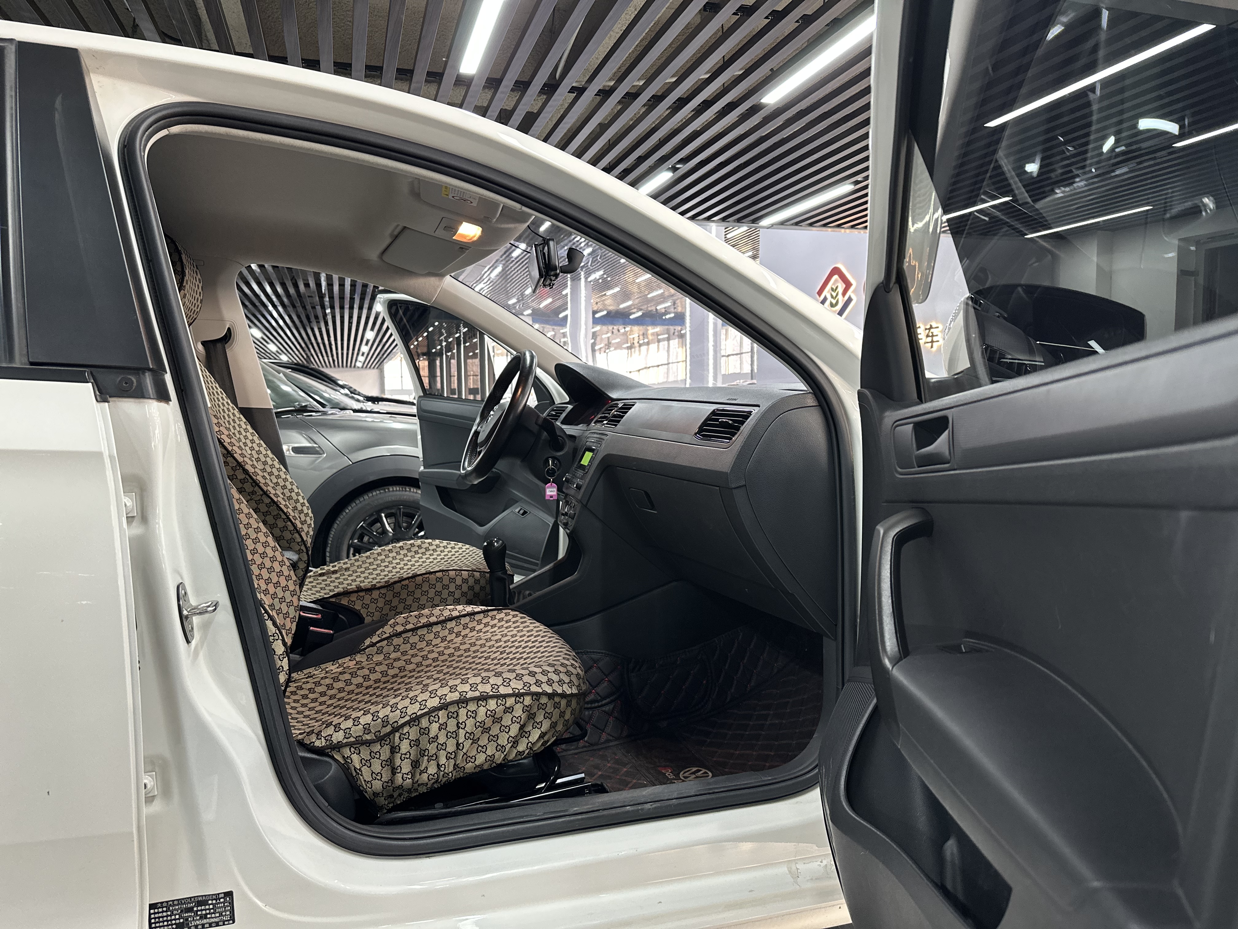 Santana 2022 car image #9