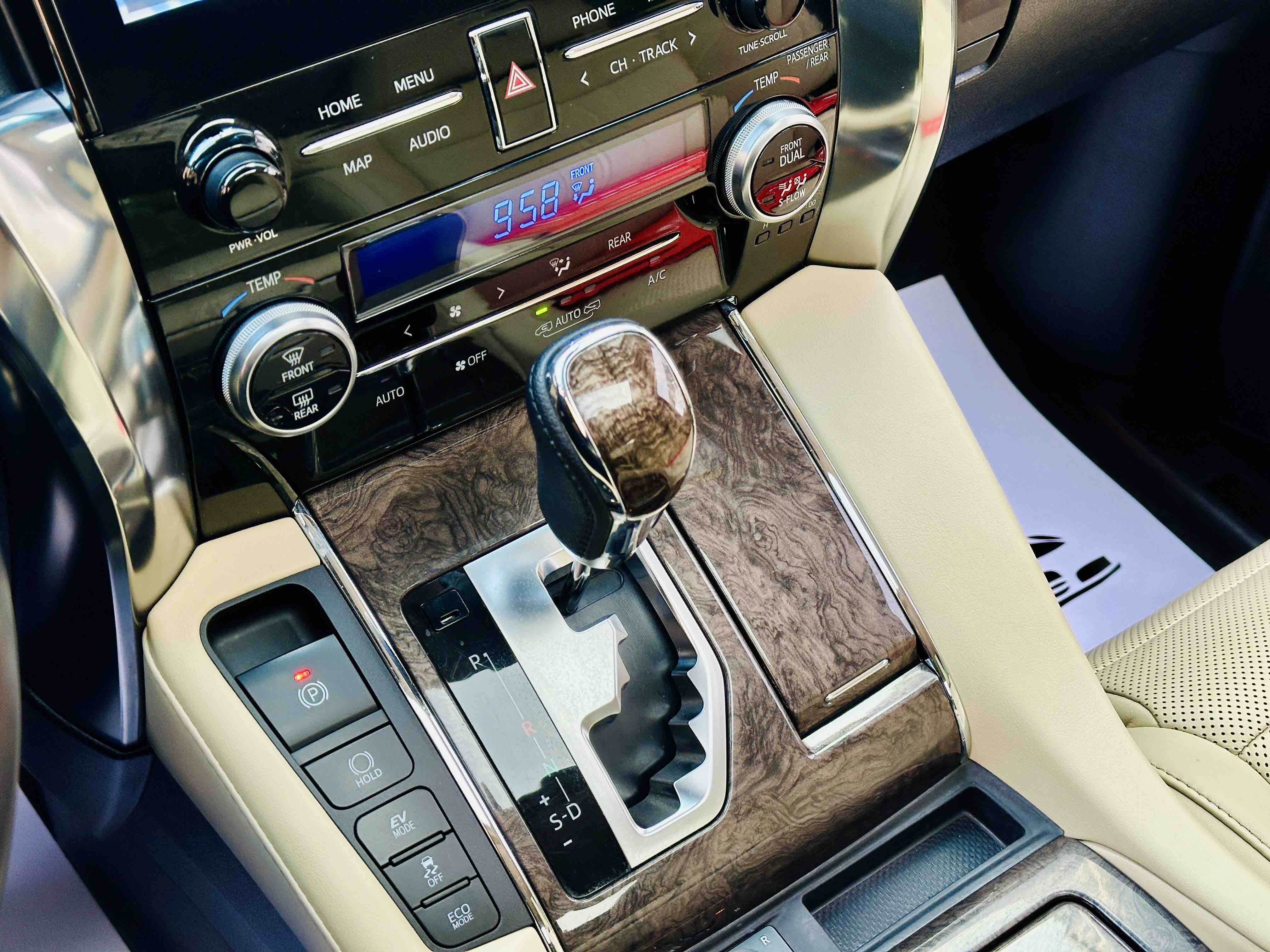 Toyota Vellfire 2021 #9 Toyota Vellfire 2021 صورة سيارة #9