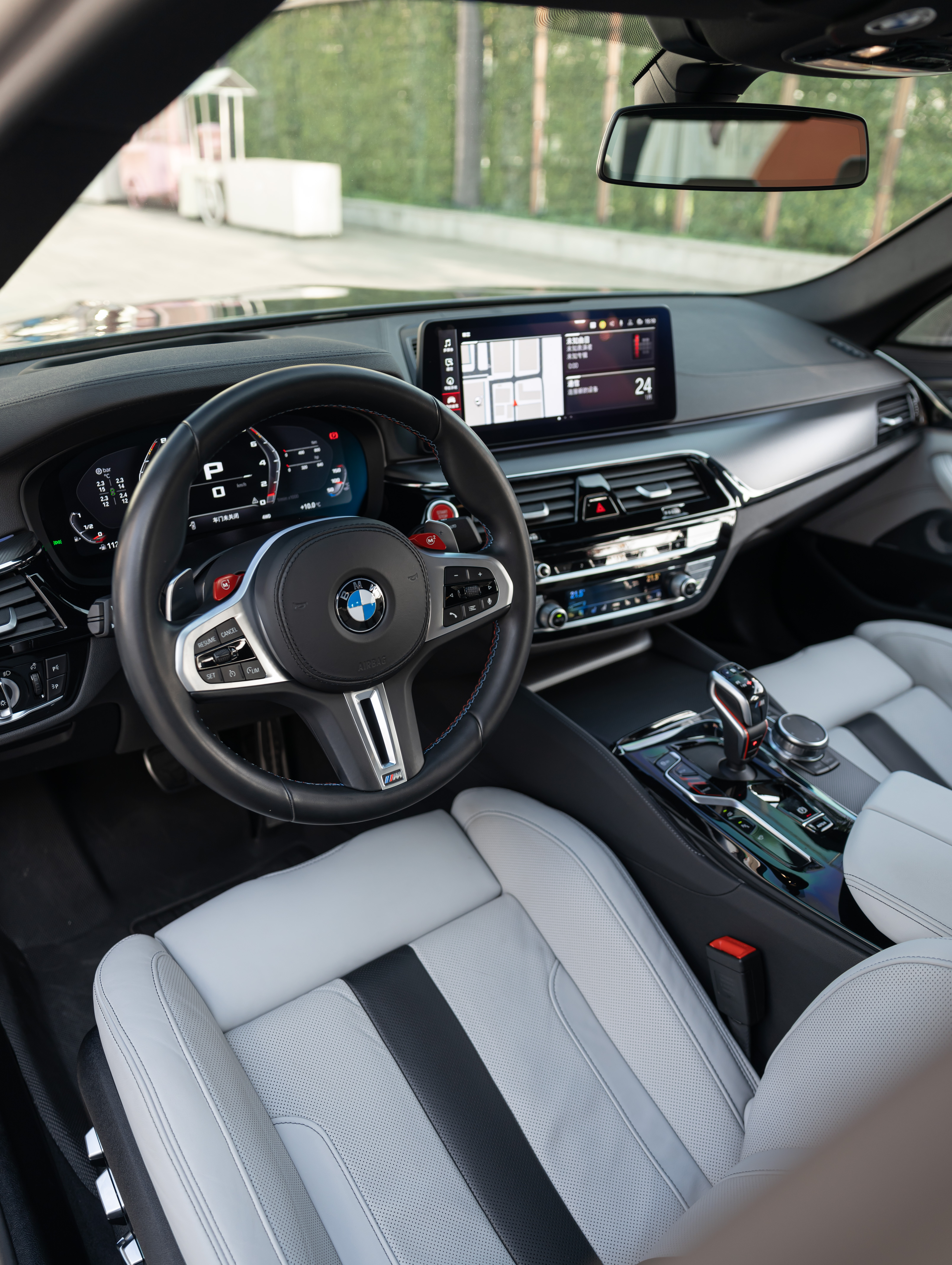 BMW M5 2023 изображение автомобиля #9