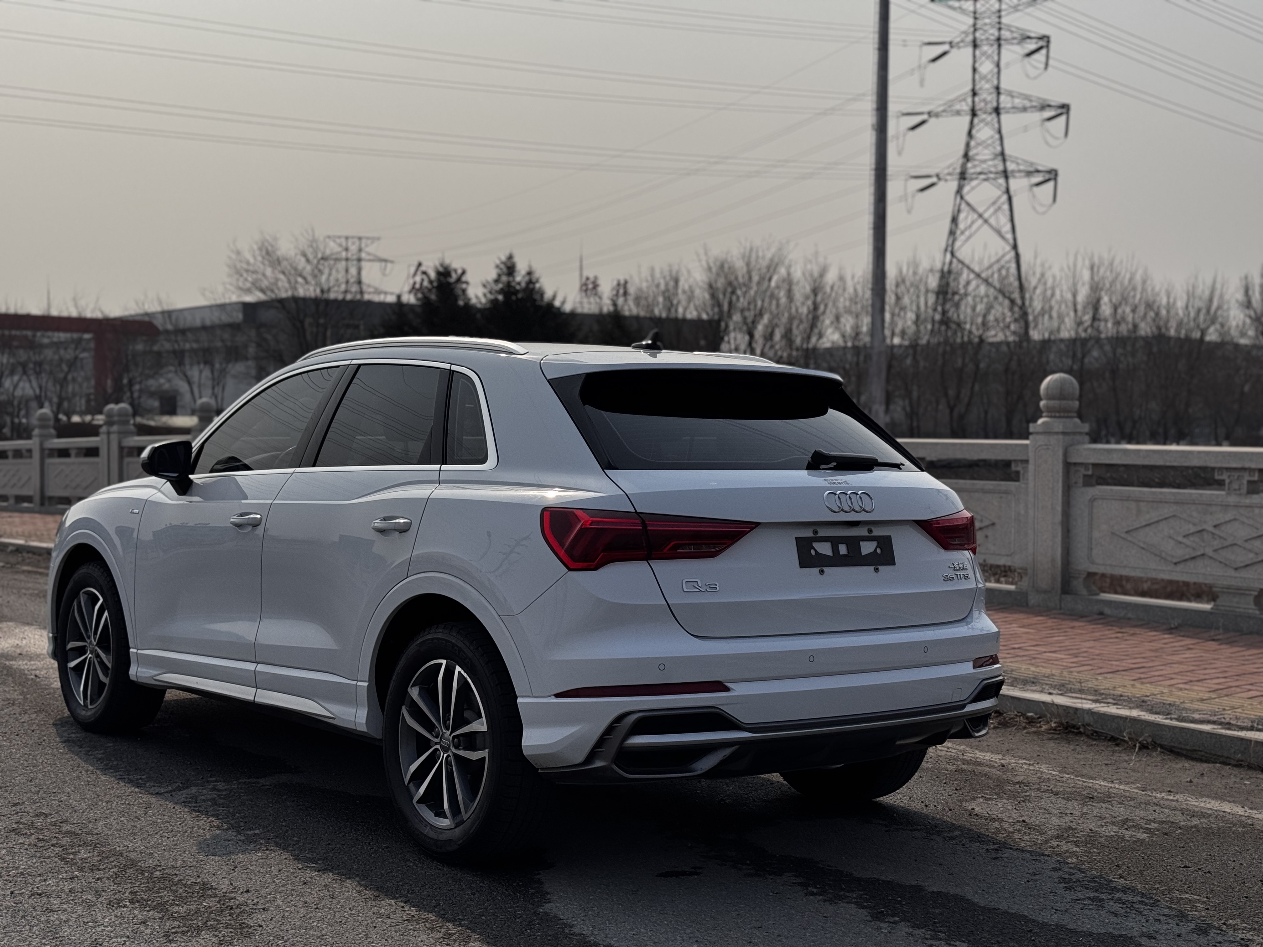 Audi Q3 2021 car image #9