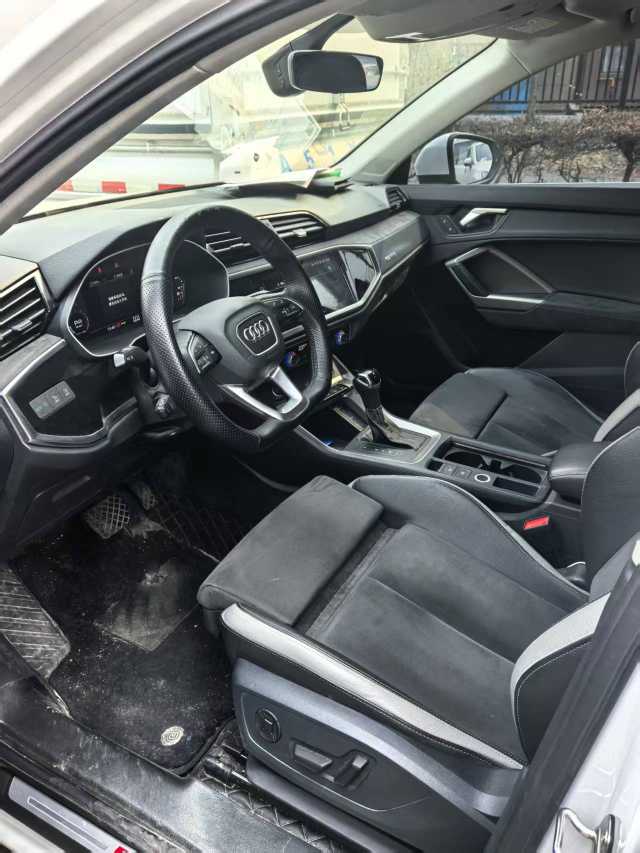 Audi Q3 2022 car image #9