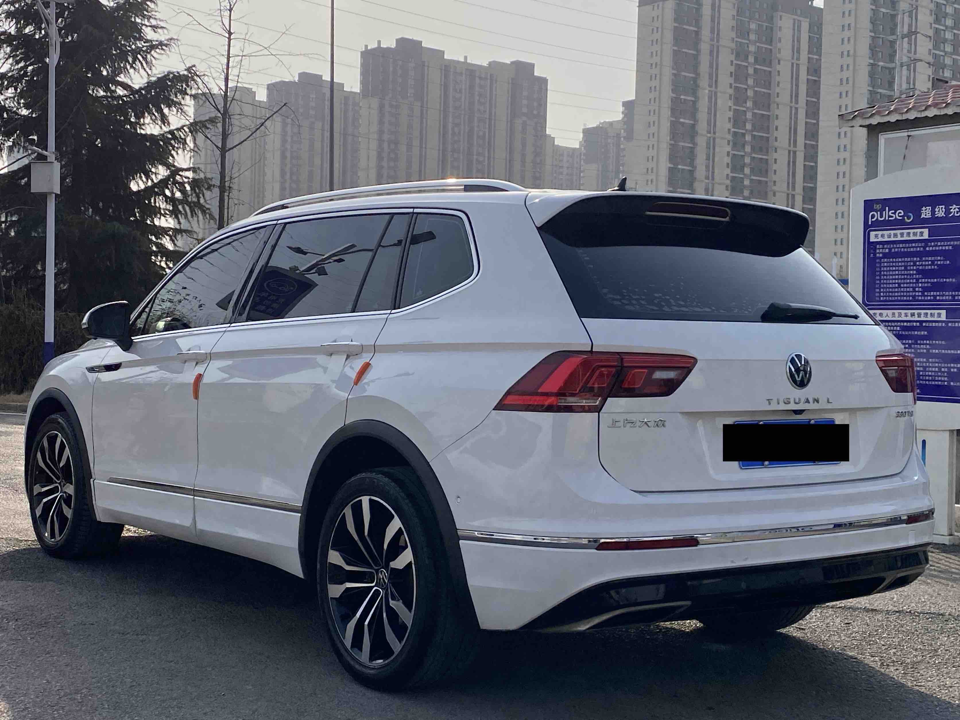 Volkswagen Tiguan L 2021 car image #9