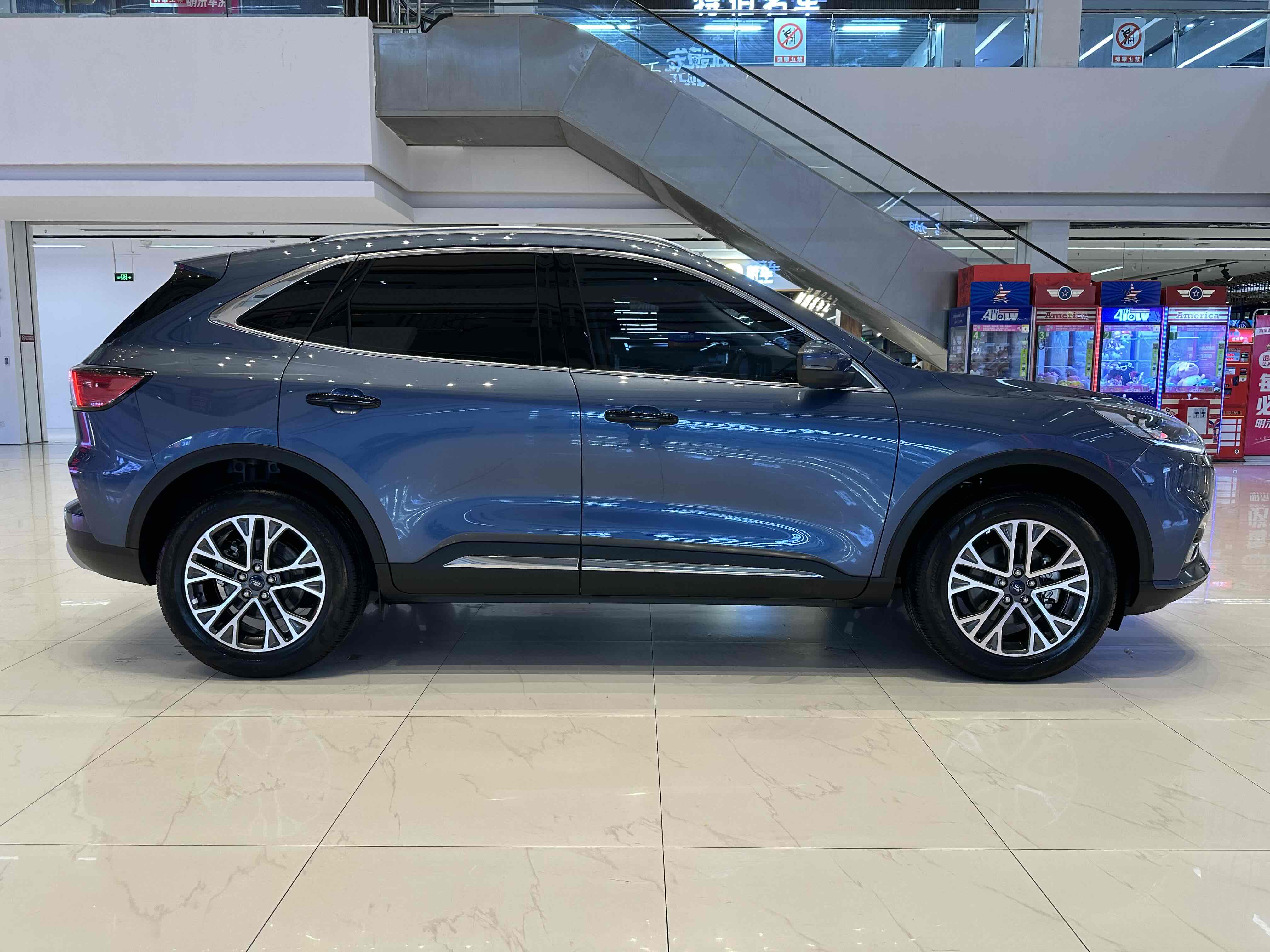 Ford Escape (Imported) 2022 car image #9