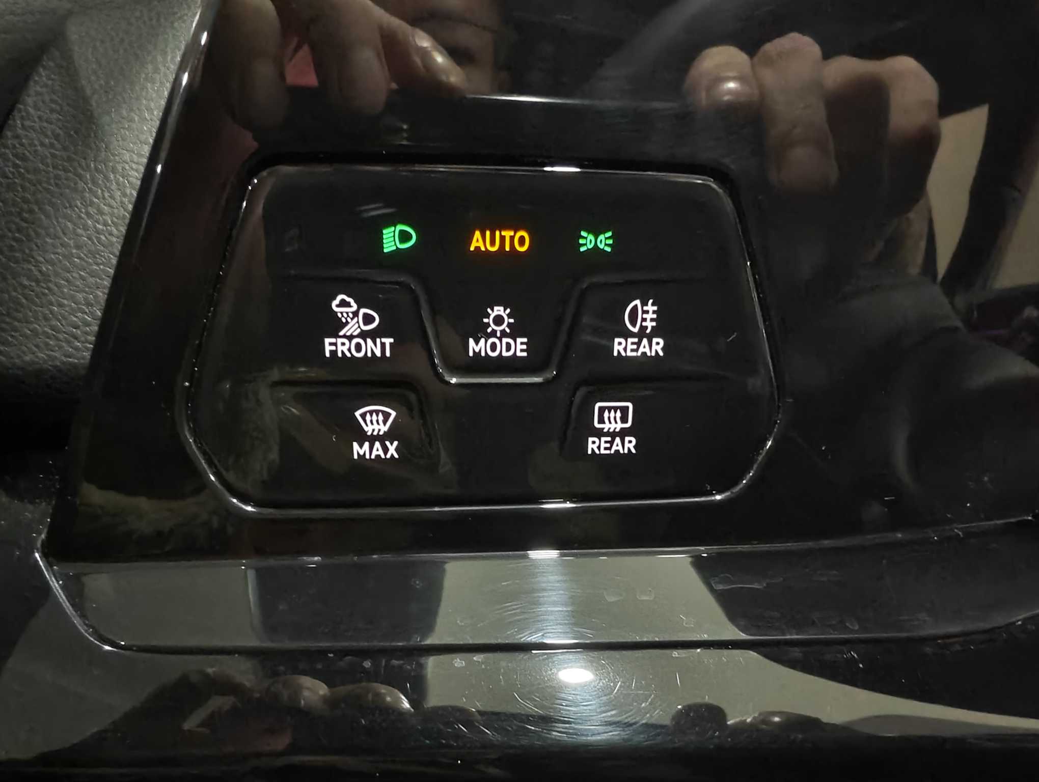 Volkswagen Golf 2021 car image #9