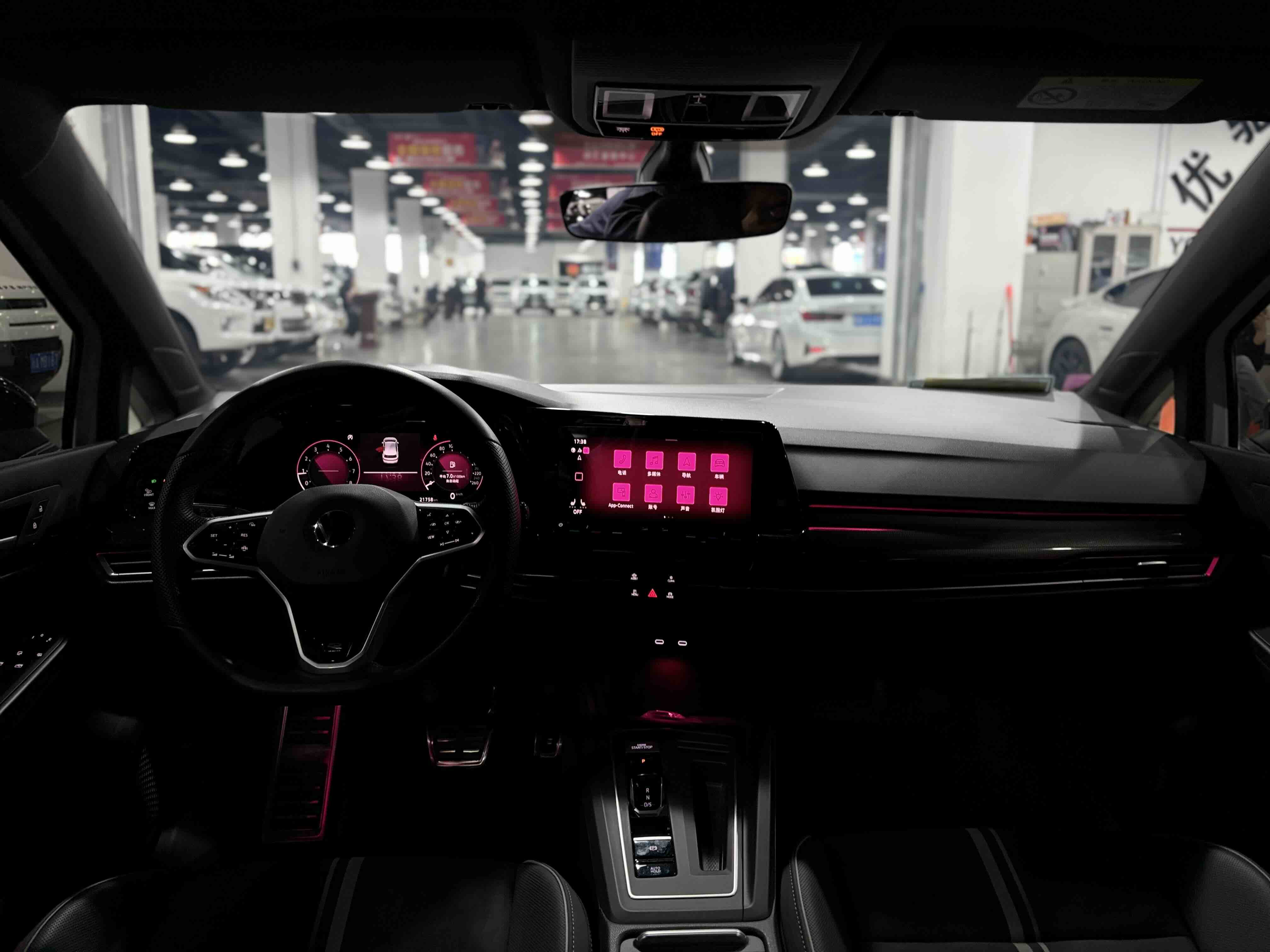 Volkswagen Golf 2024 car image #9