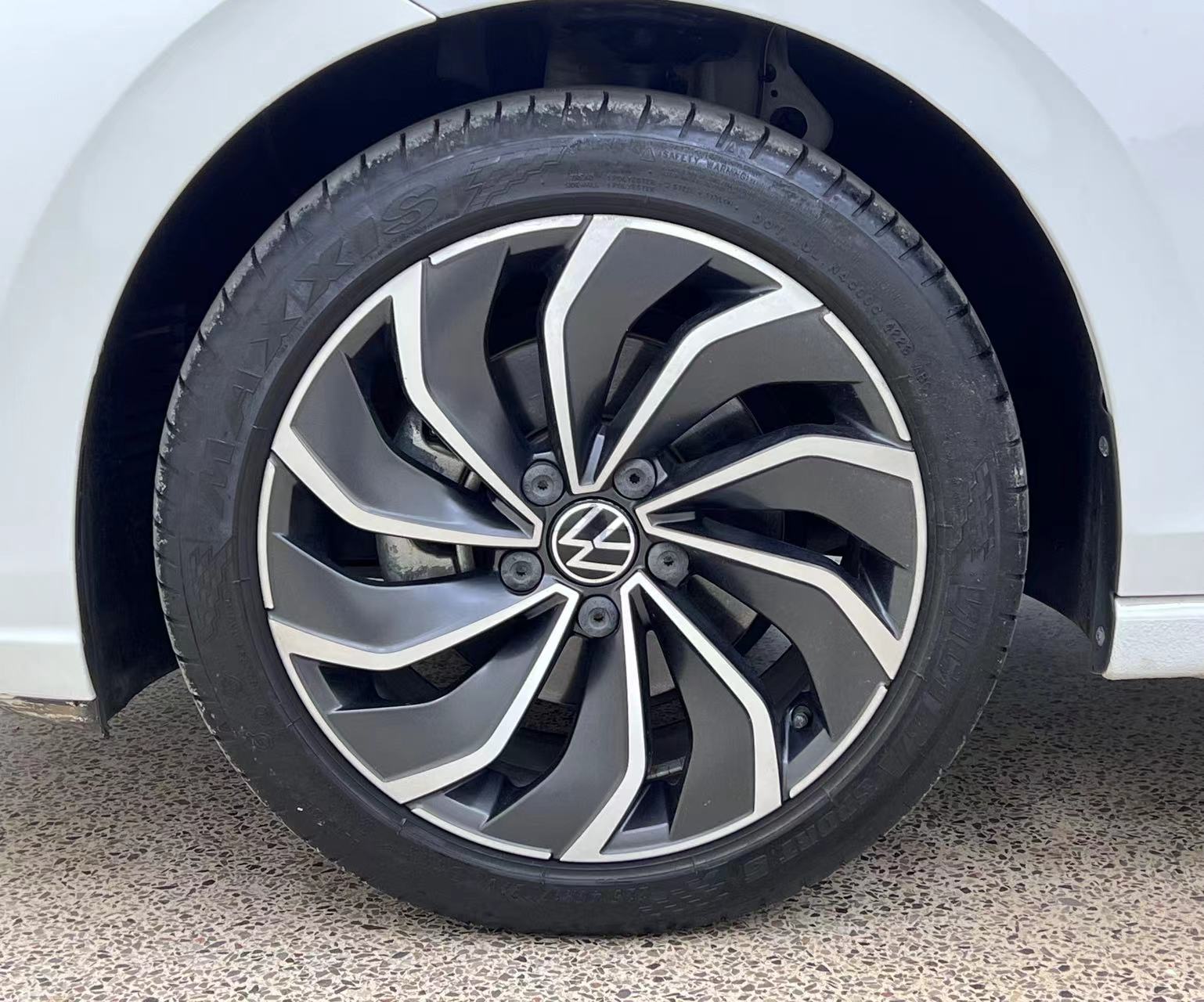 Volkswagen Golf 2022 car image #9