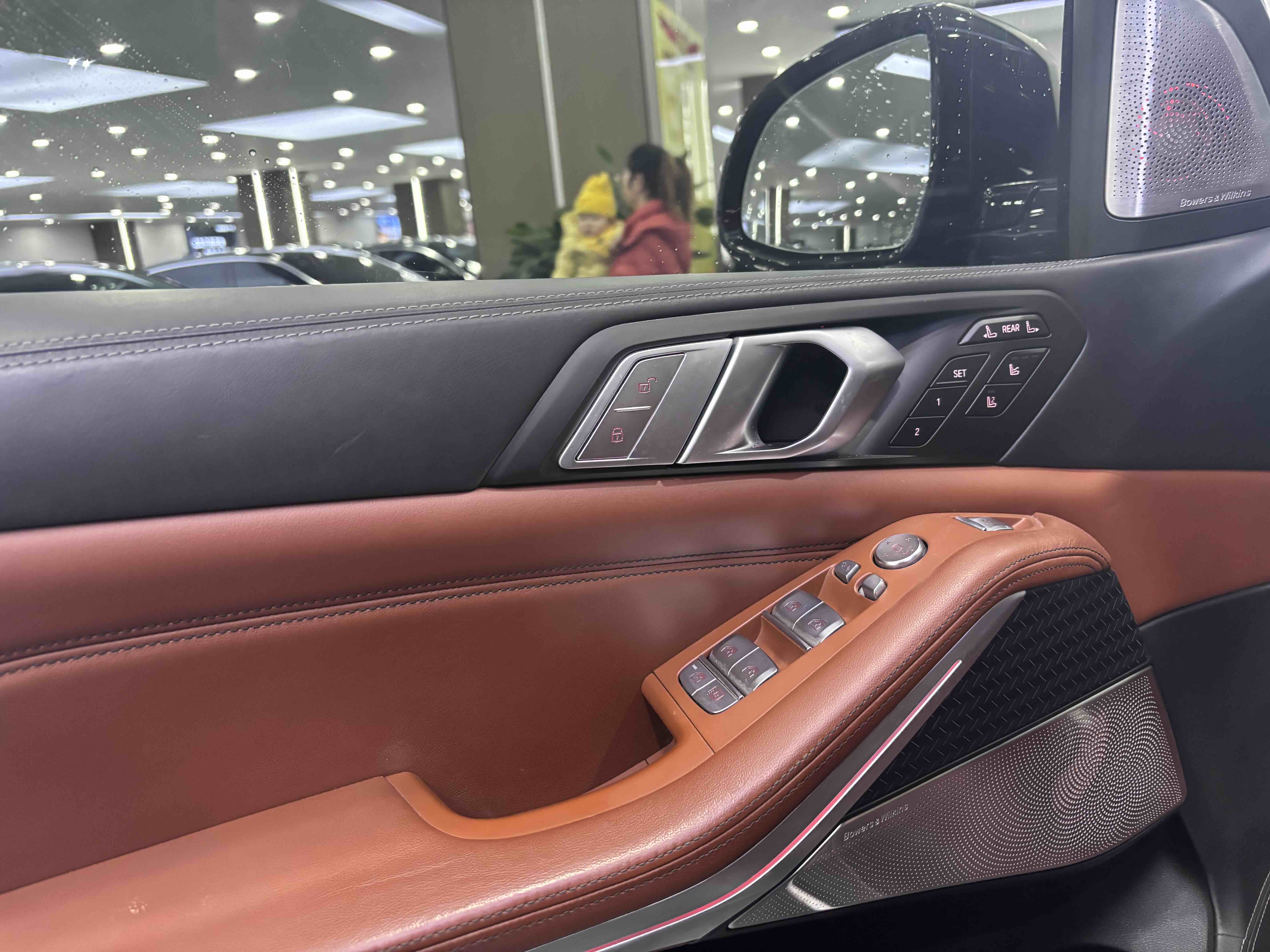 BMW X7 2021 car image #9