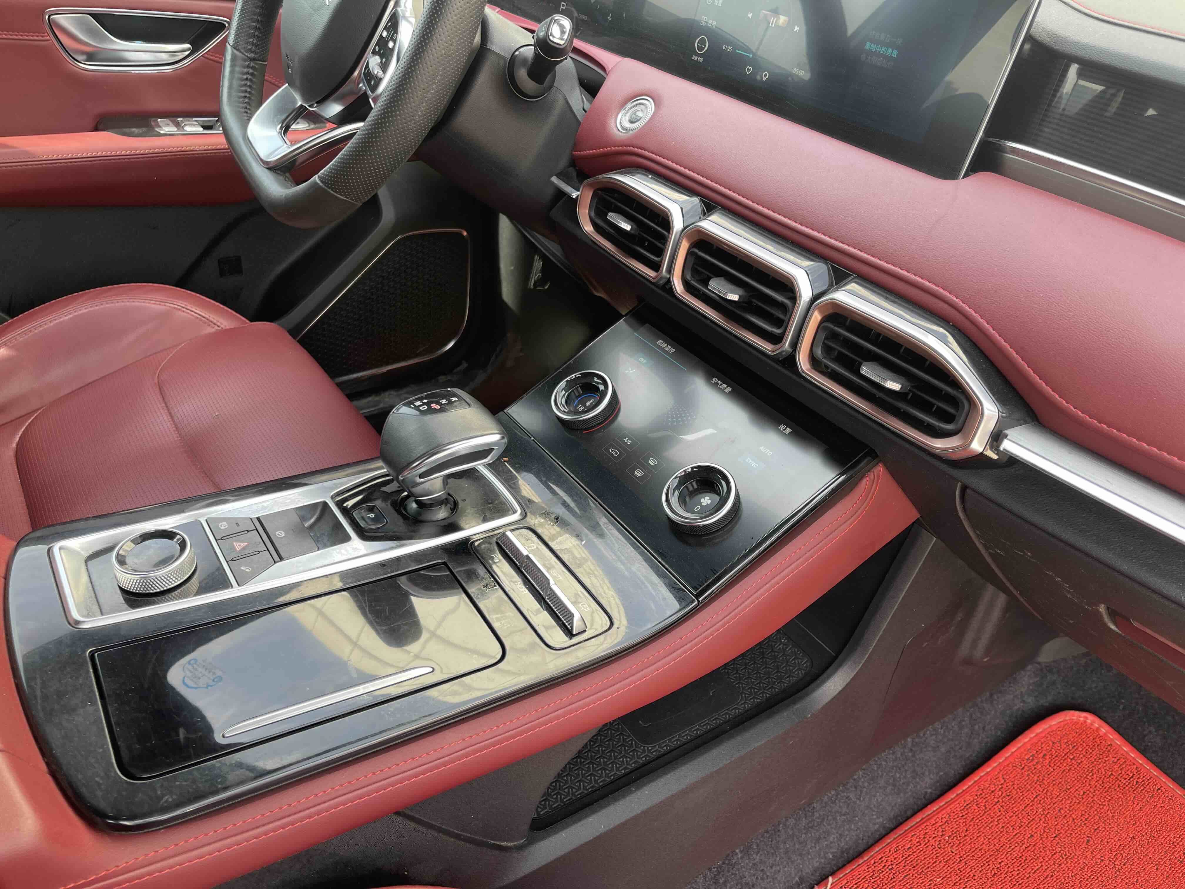 X70 PLUS 2021 car image #9