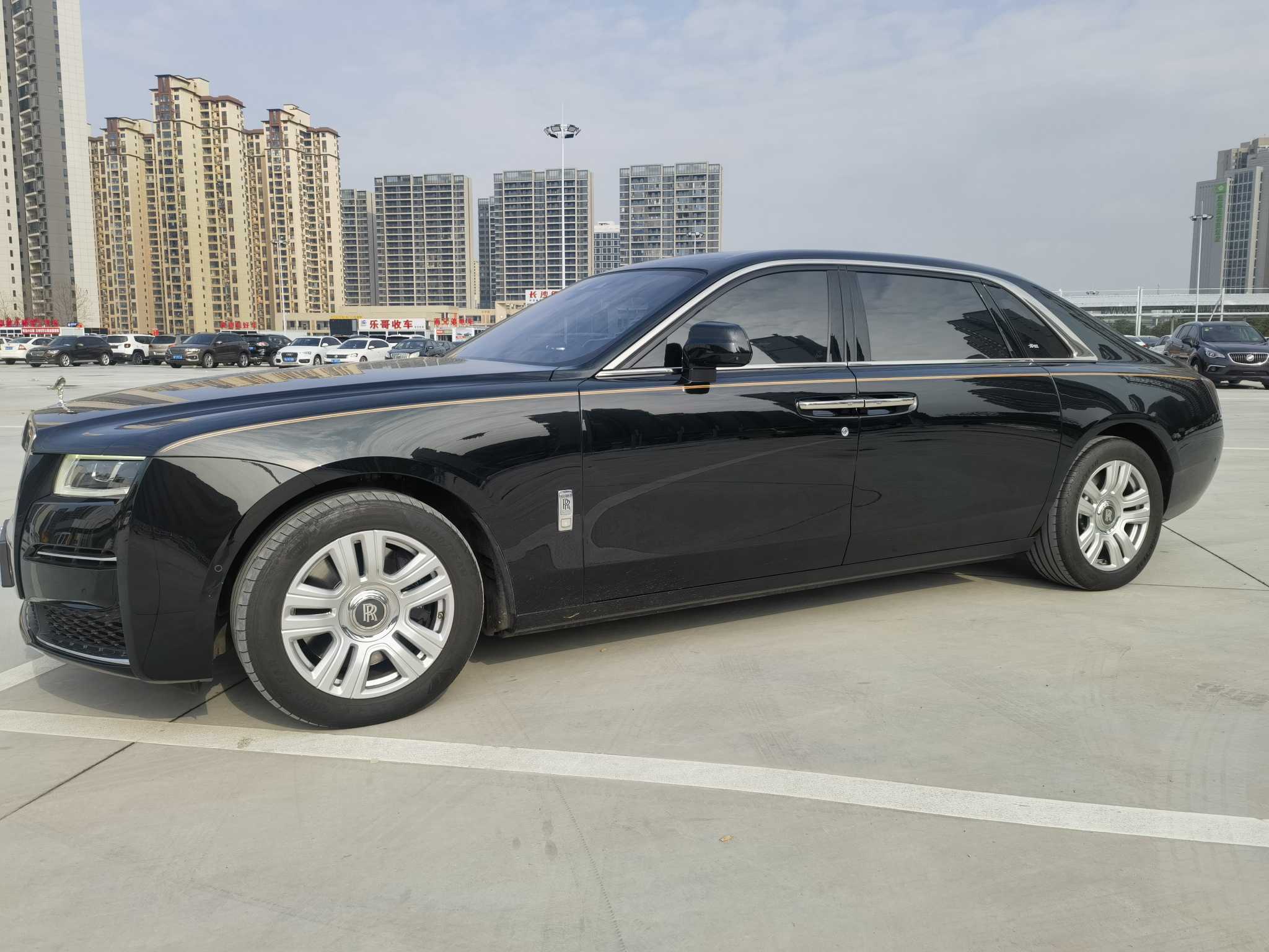 劳斯莱斯 古思特 2021 汽车图片 #9