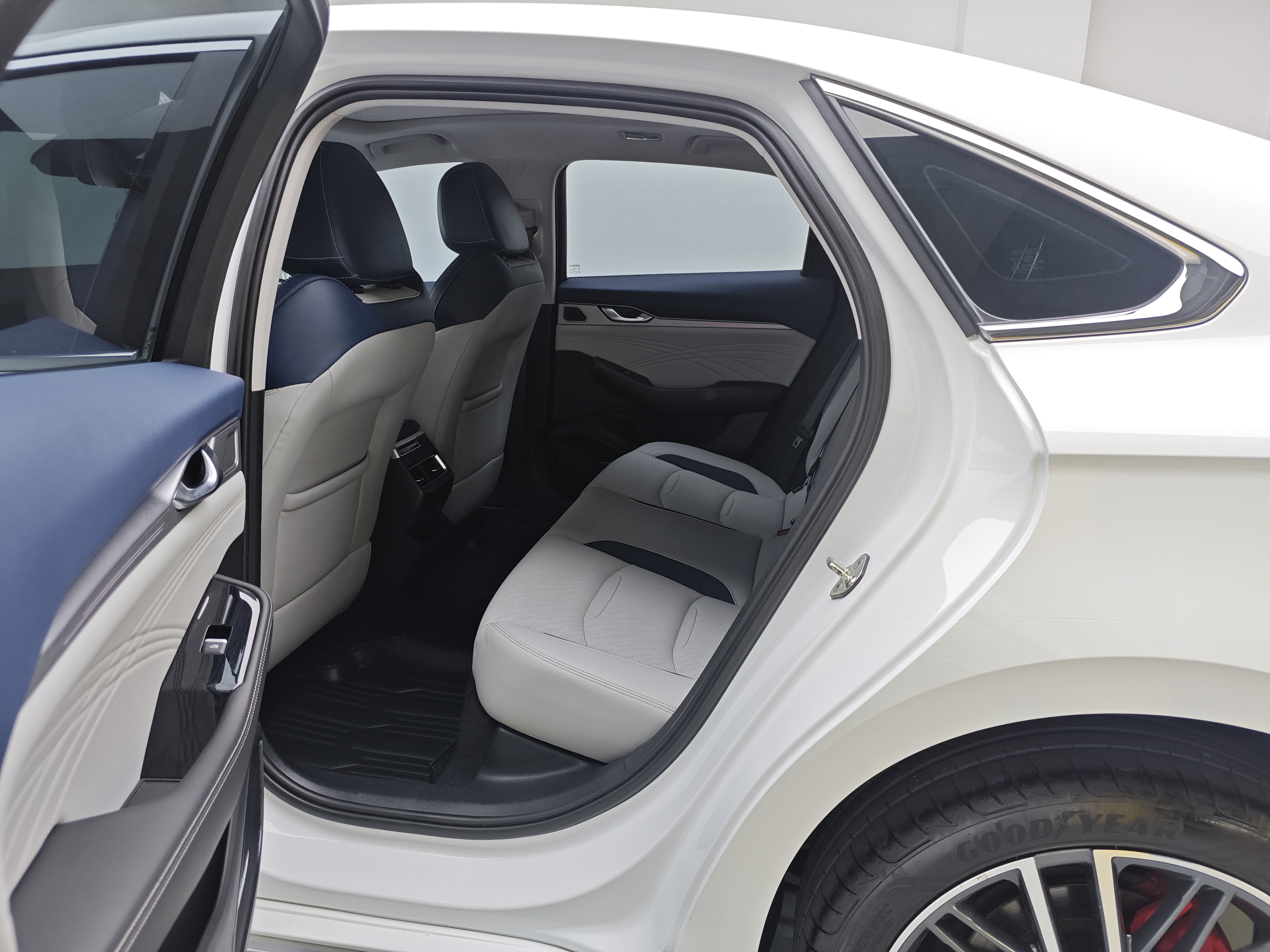 Preface 2022 car image #9