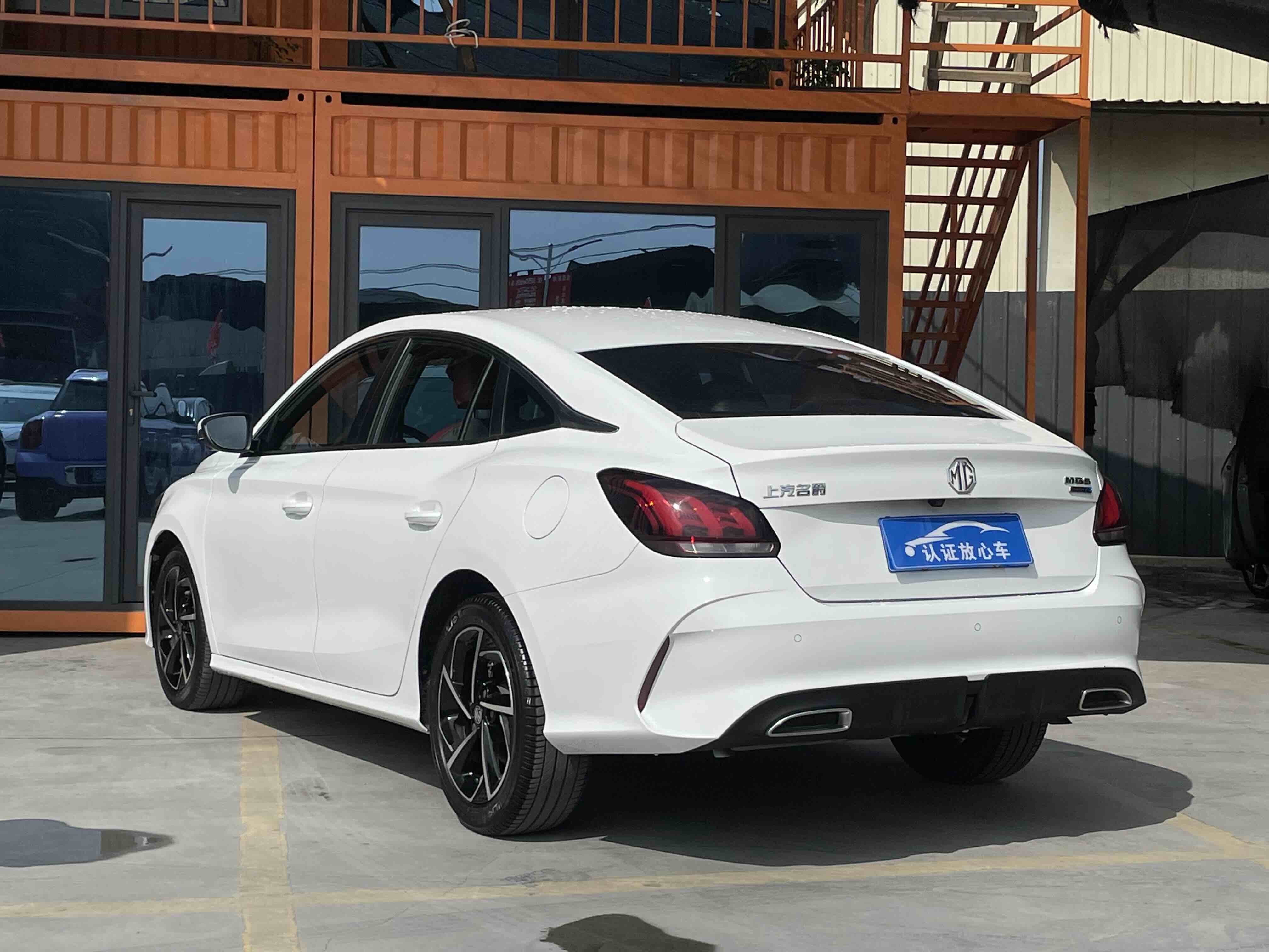 5 2021 immagine di auto #9