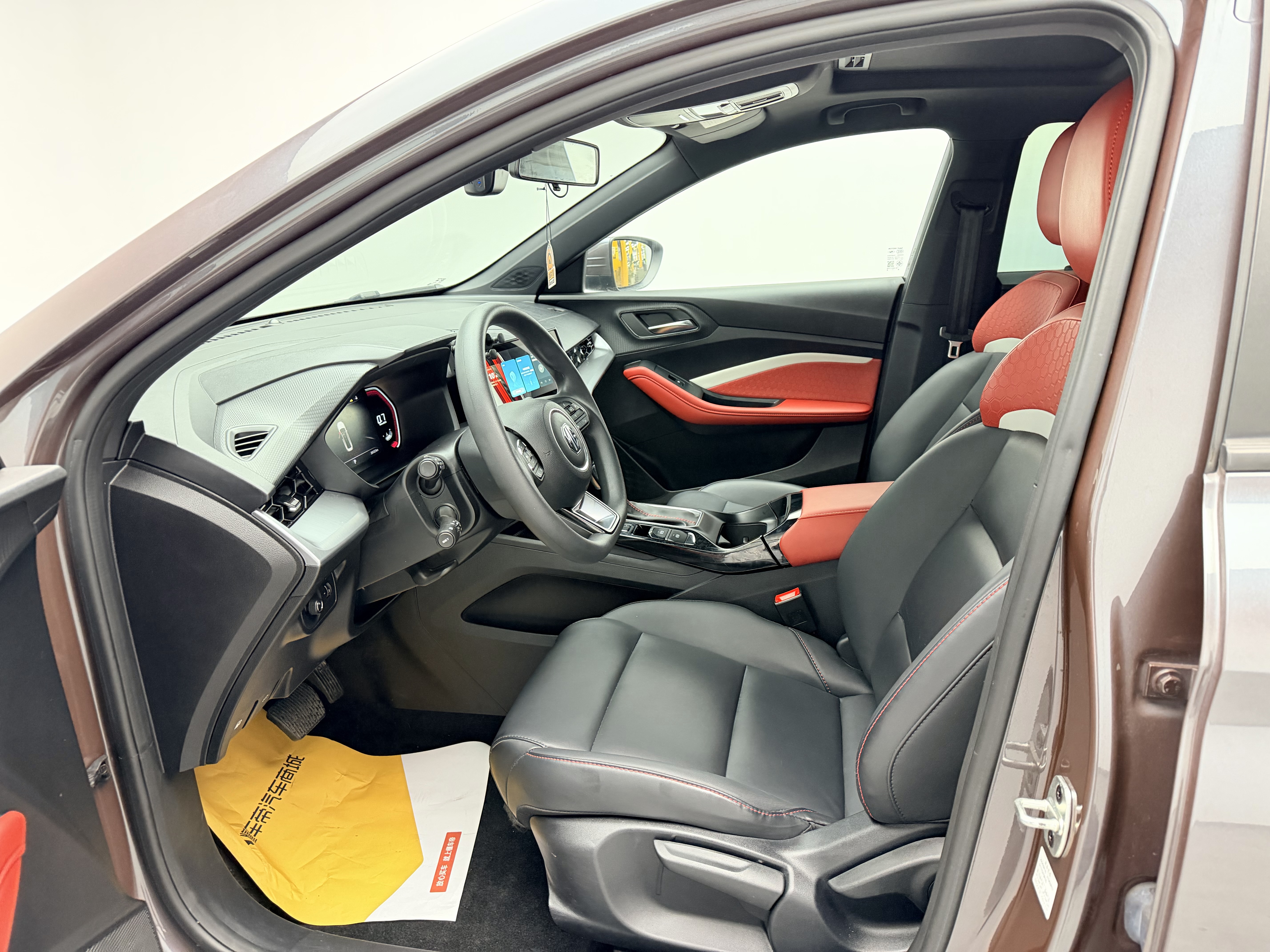 5 2022 immagine di auto #9