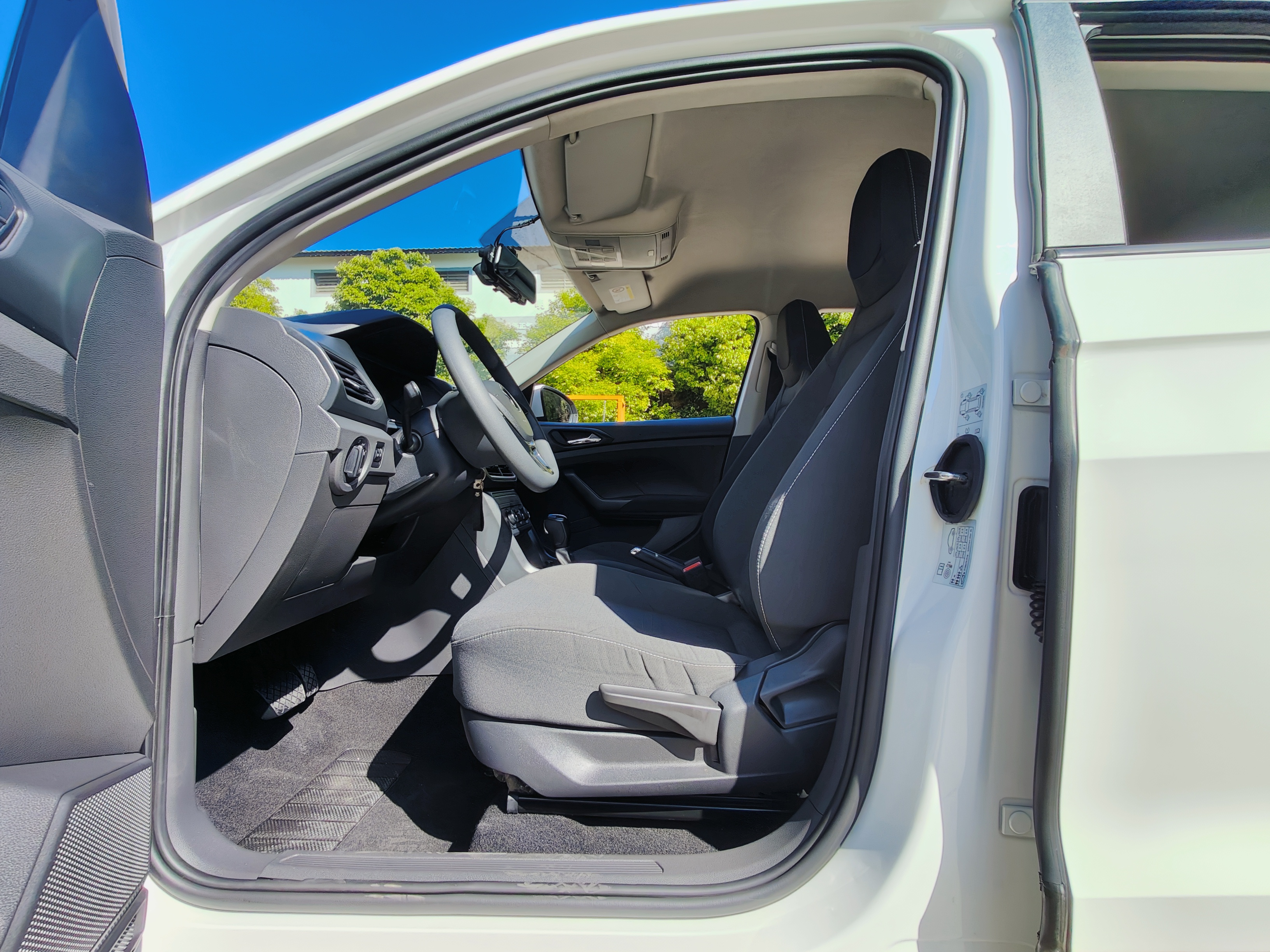 Volkswagen T-Cross 2021 car image #9