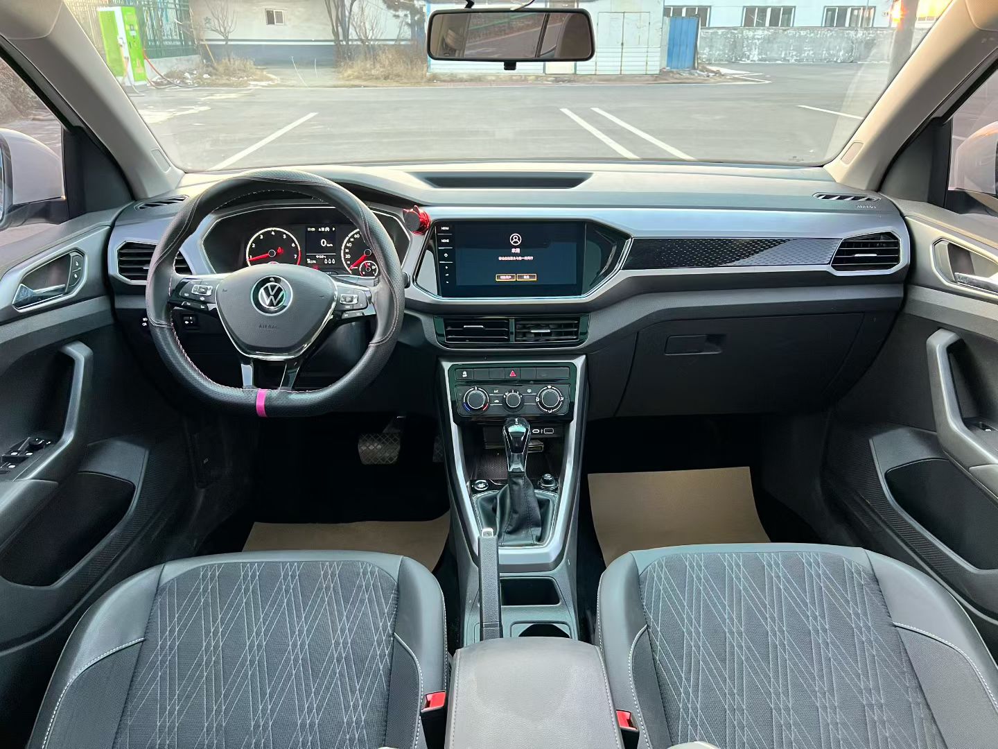 Volkswagen T-Cross 2021 car image #9