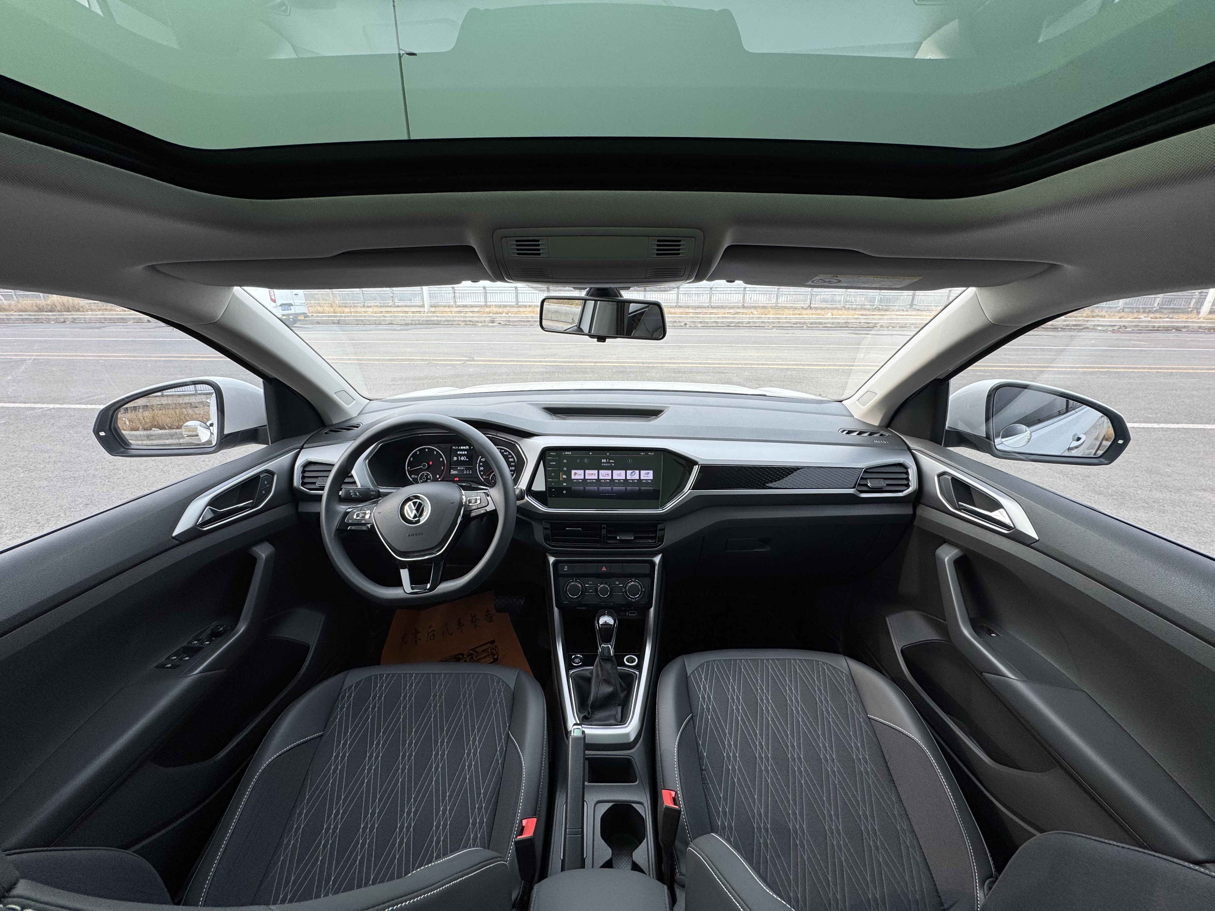 Volkswagen T-Cross 2021 car image #9