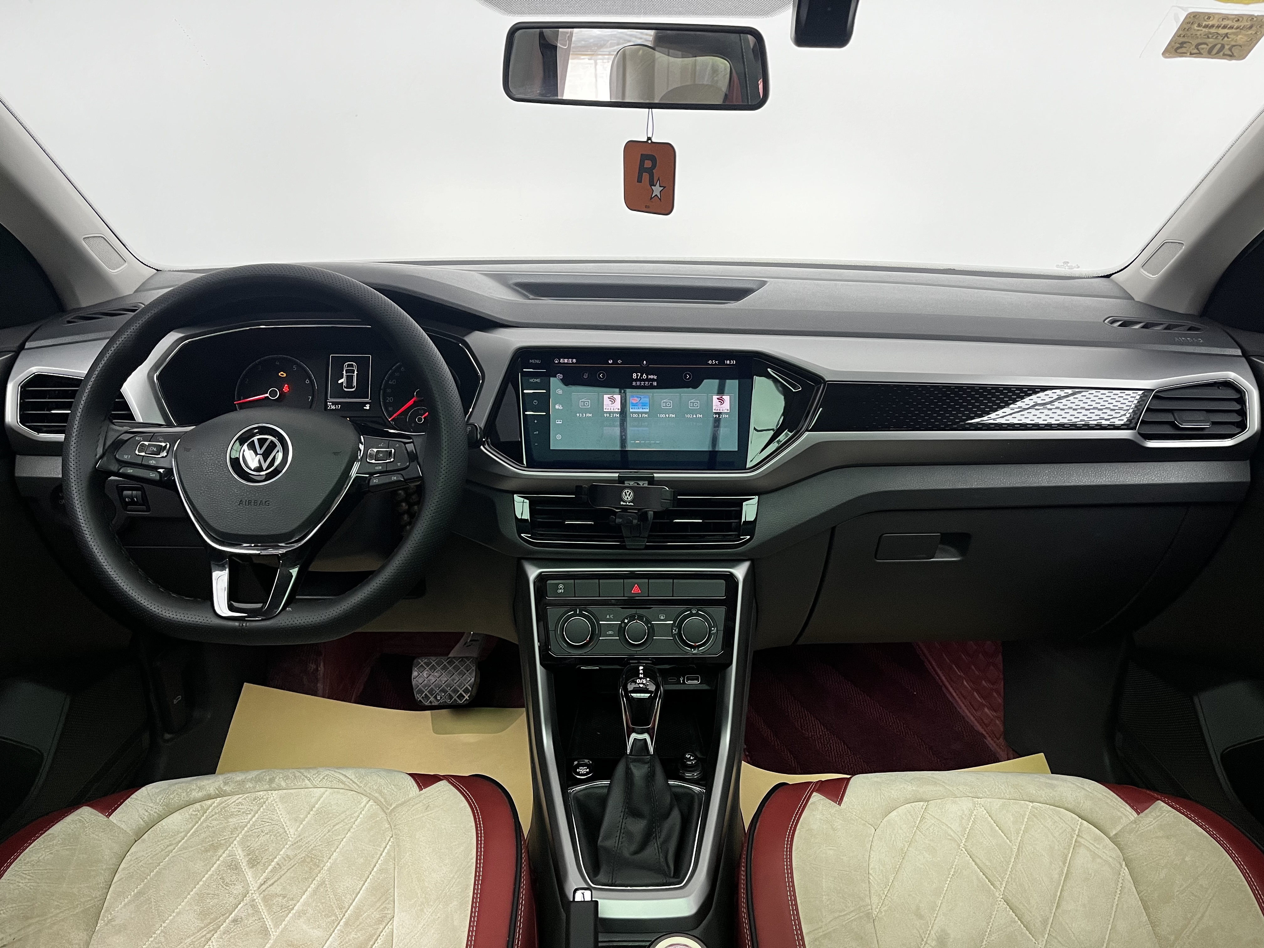 Volkswagen T-Cross 2021 car image #9