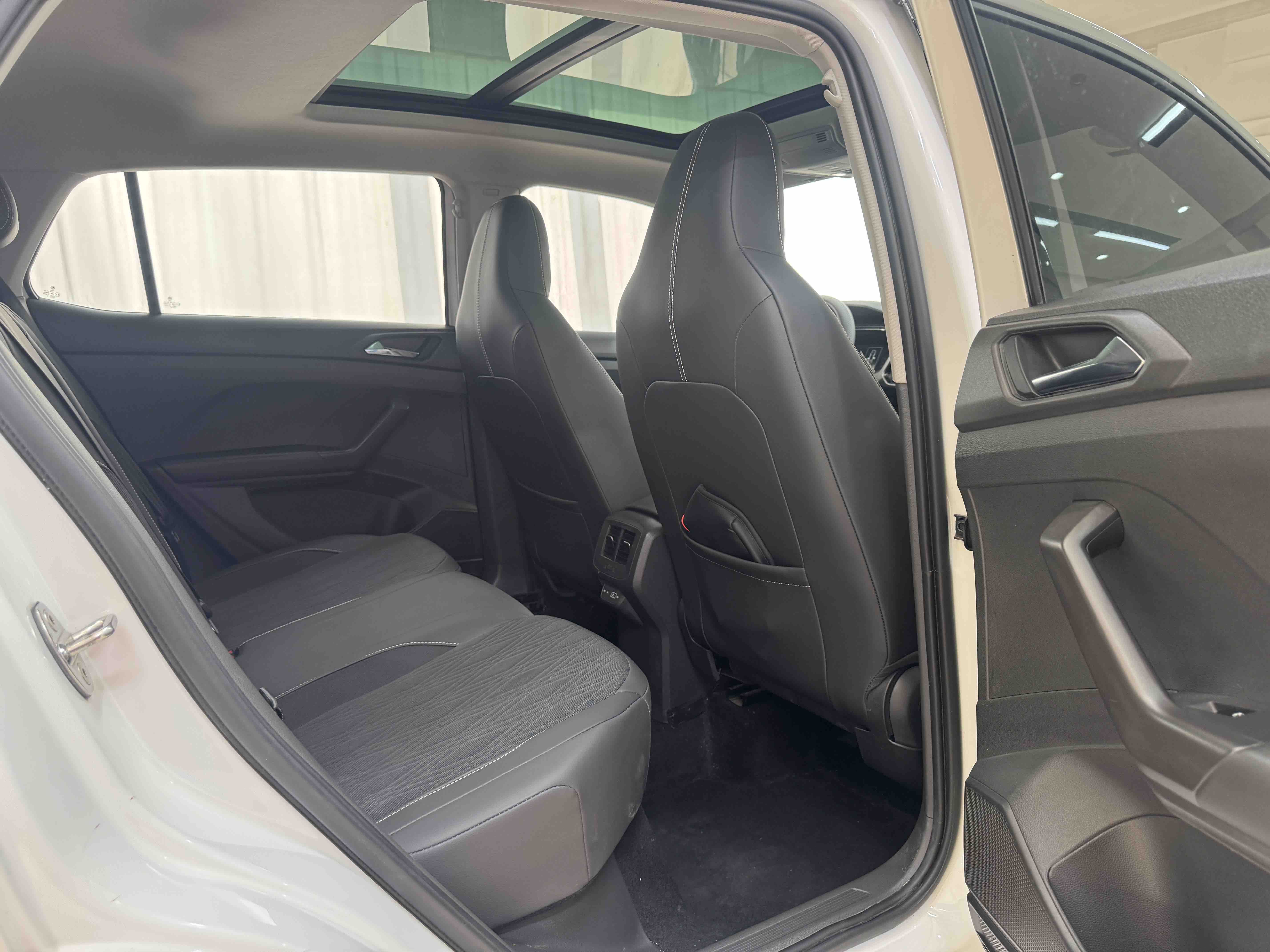 Volkswagen T-Cross 2021 car image #9