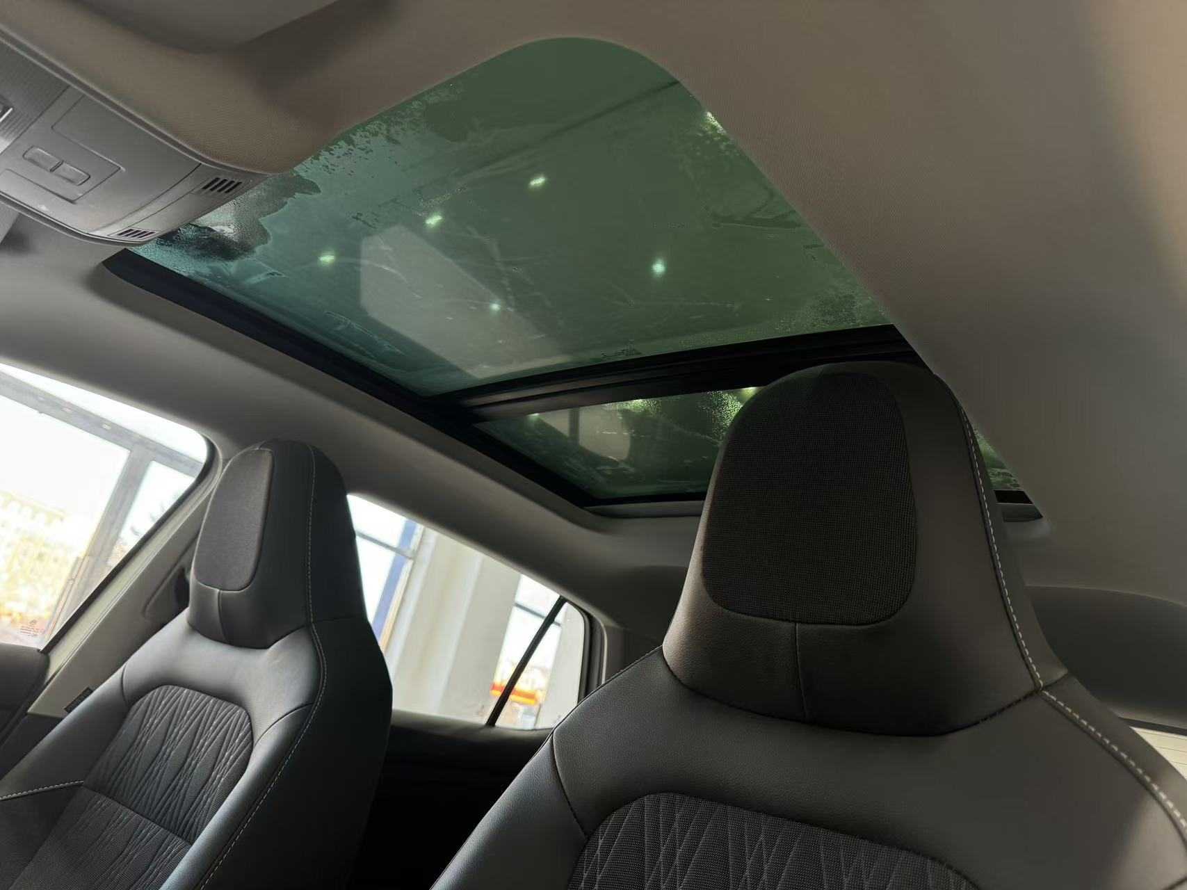 Volkswagen T-Cross 2021 car image #9