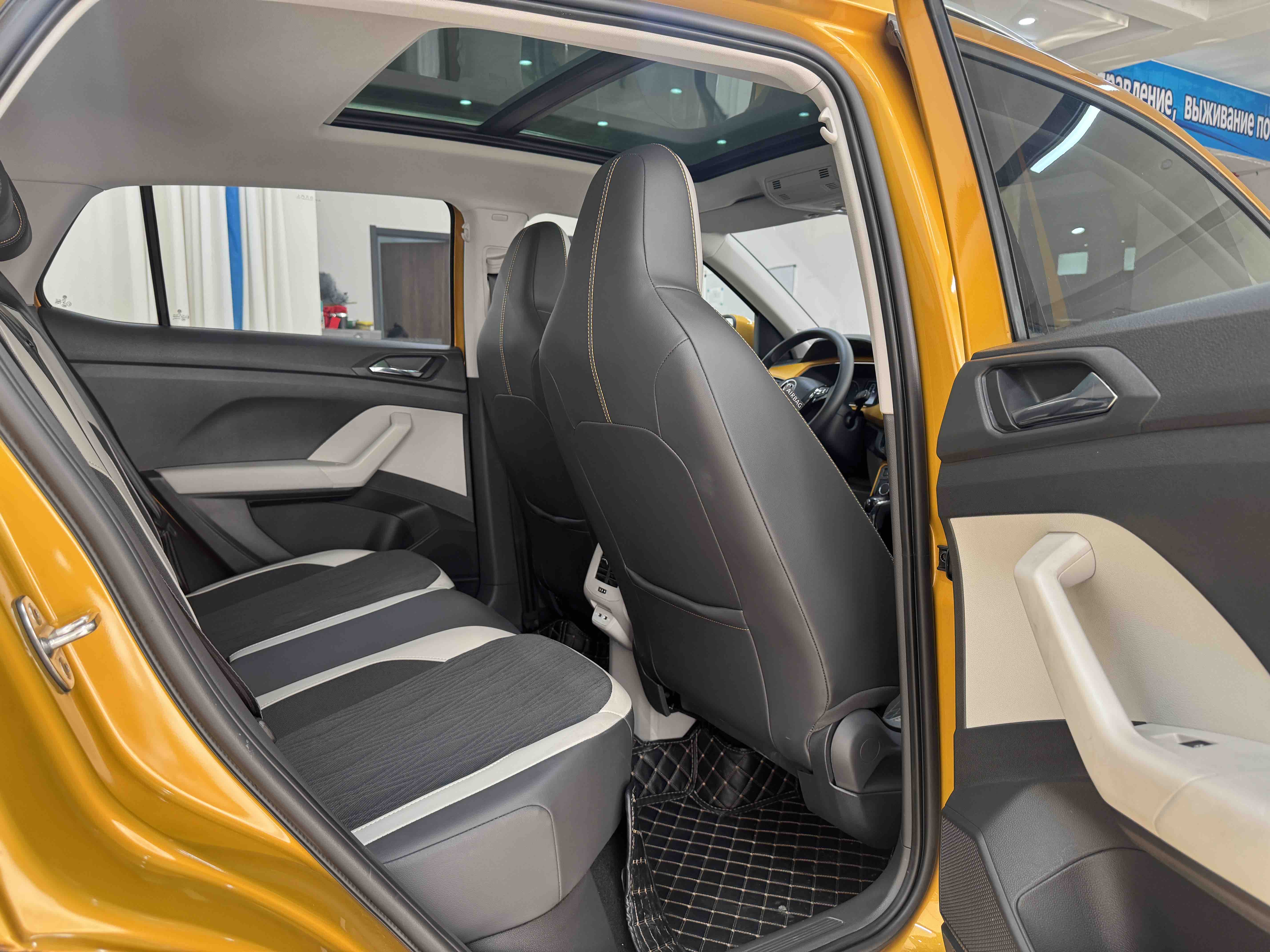 Volkswagen T-Cross 2021 car image #9