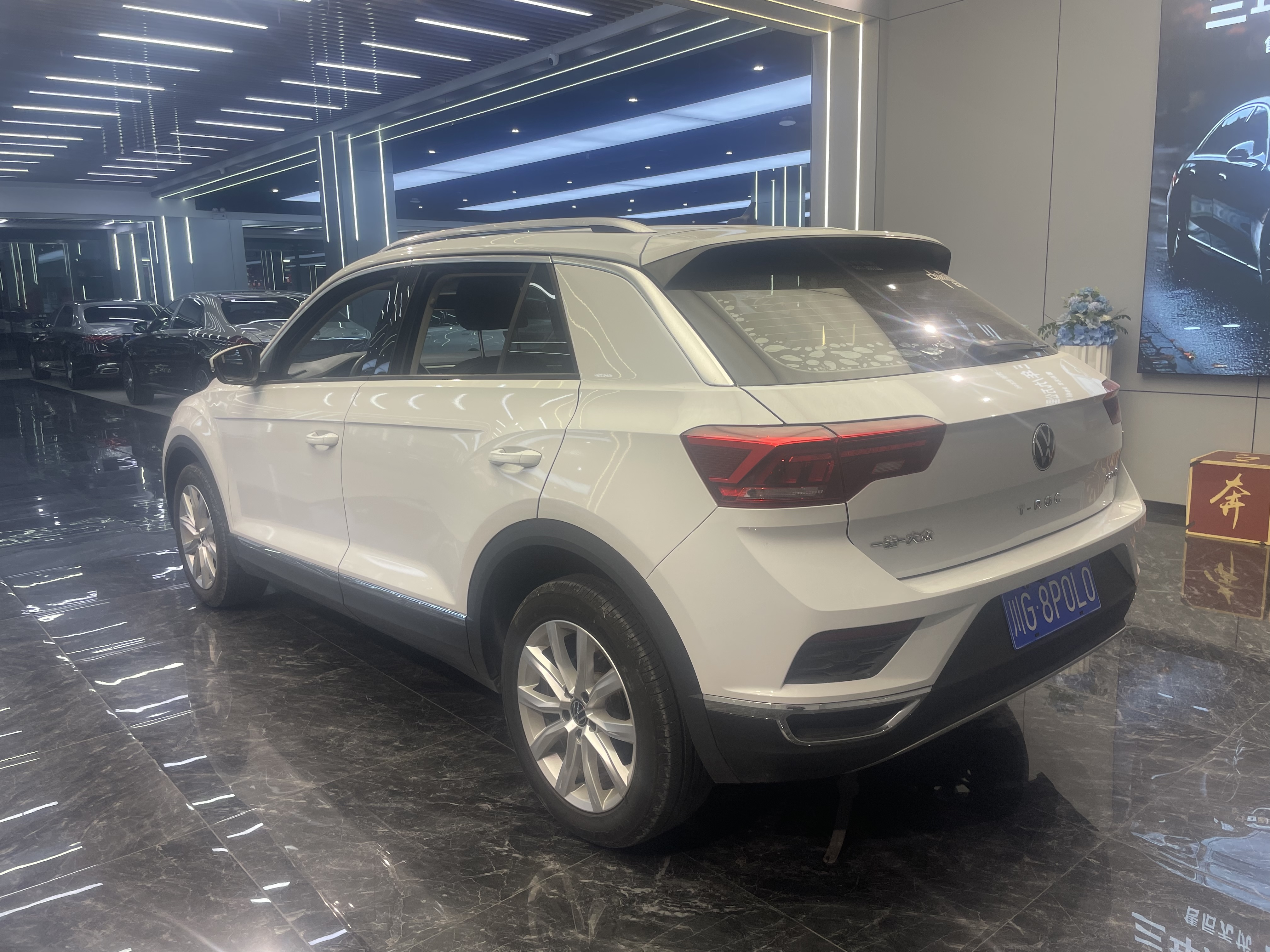 Volkswagen T-Roc 2021 car image #9