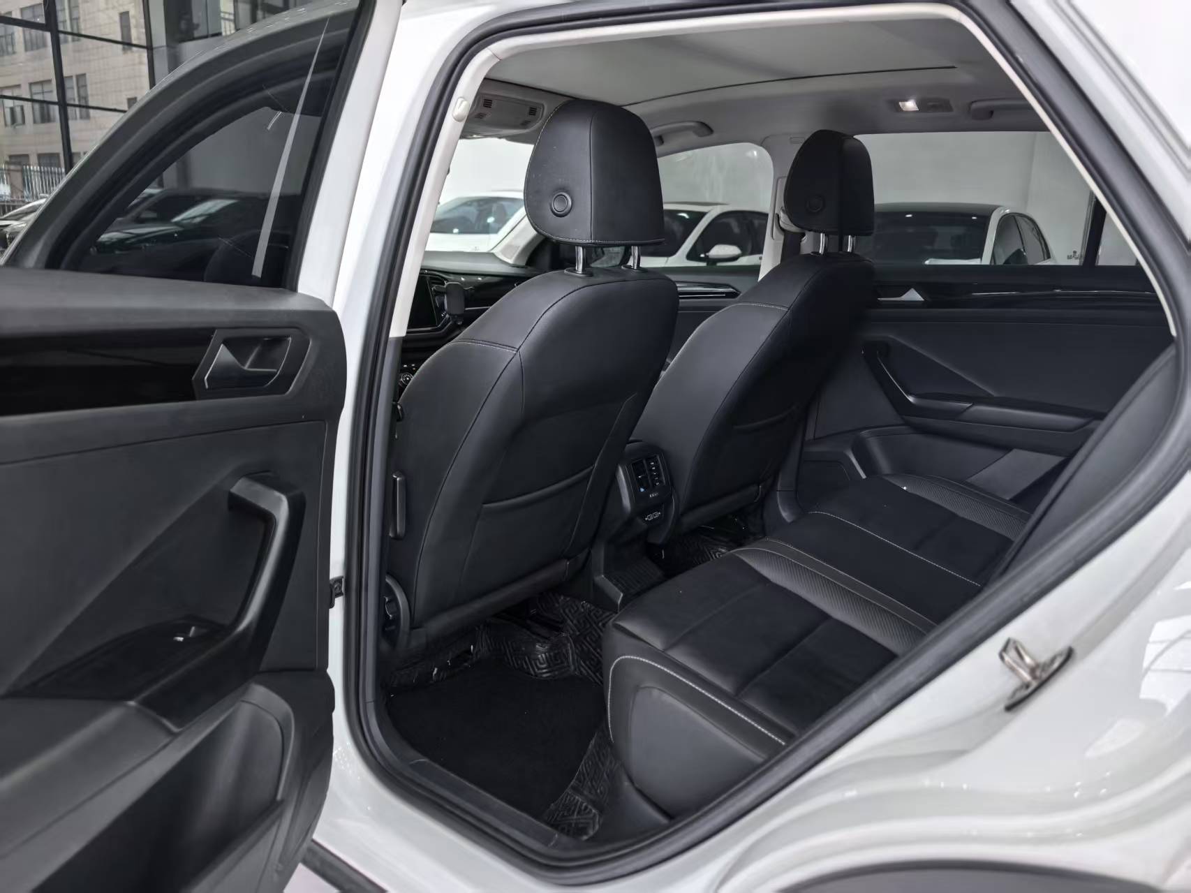 T-Roc 2022 car image #9