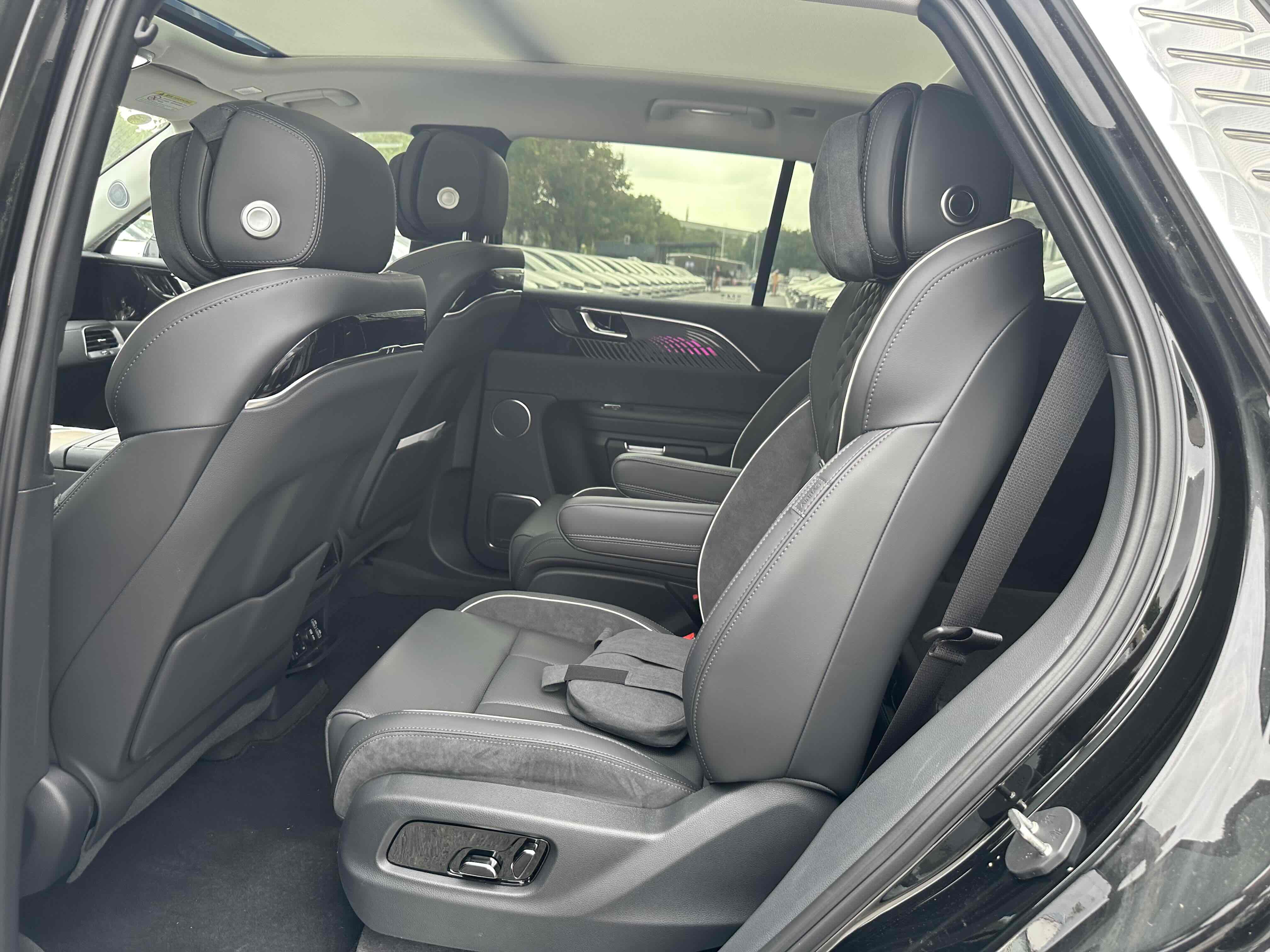 HongQi E-HS9 2023 immagine di auto #9