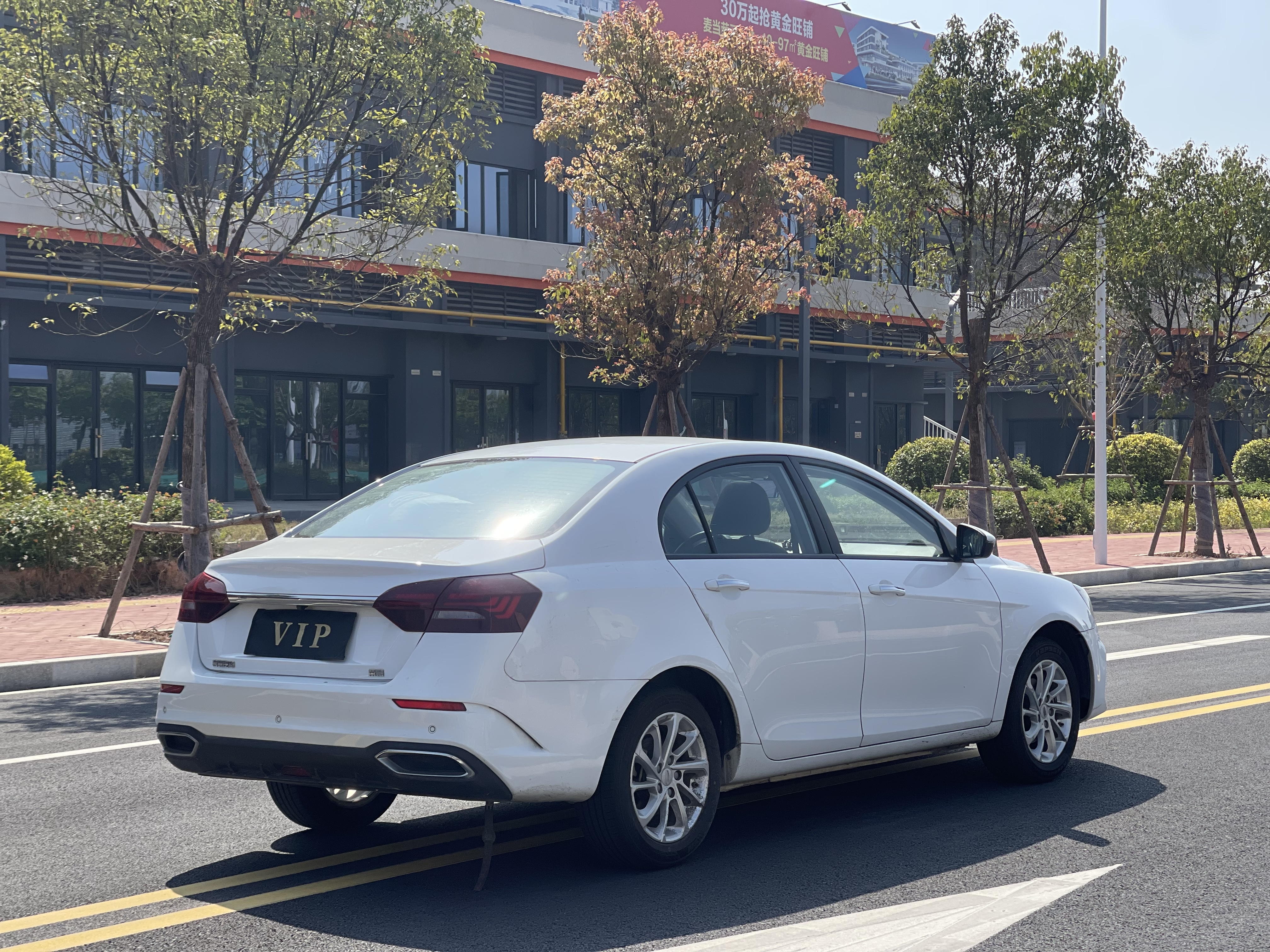 GEELY Emgrand 2021 car image #9