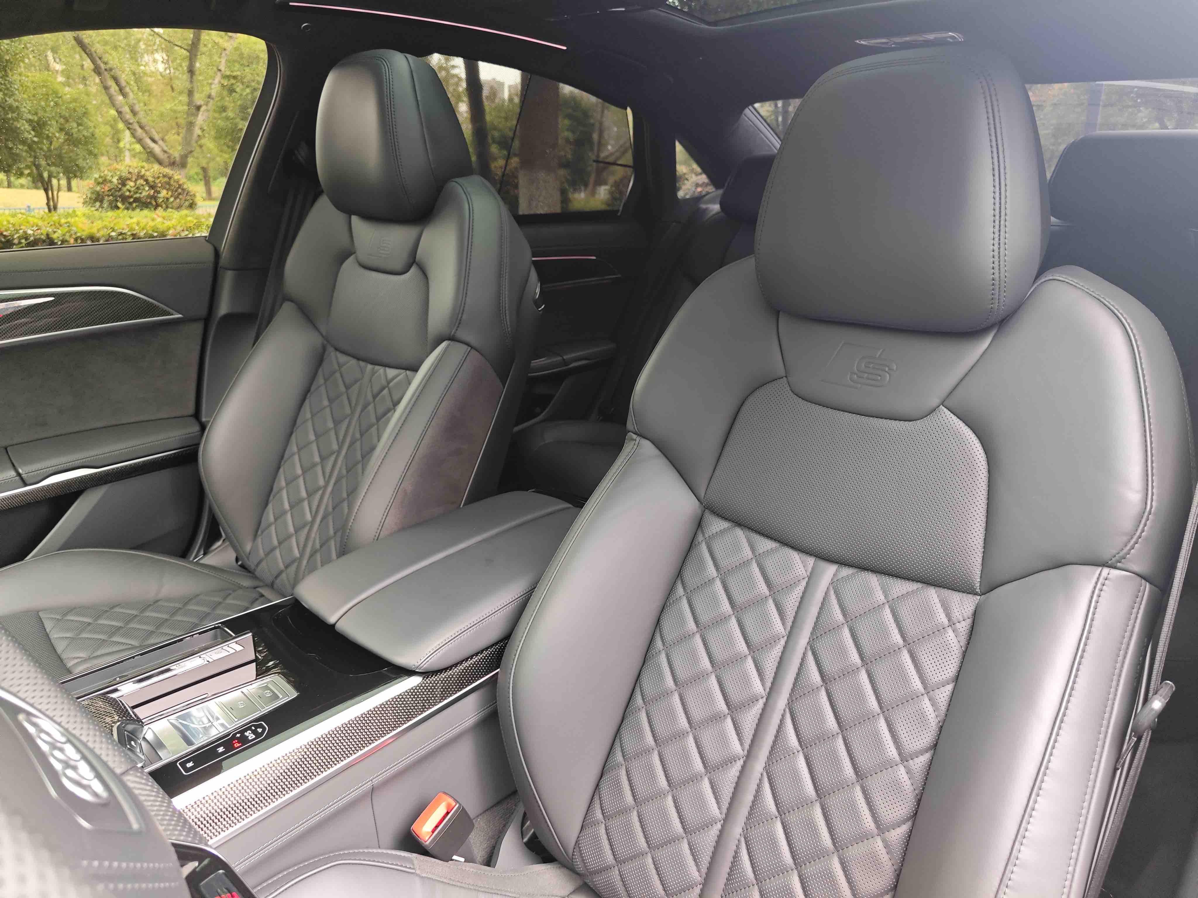 Audi S8 2021 car image #9
